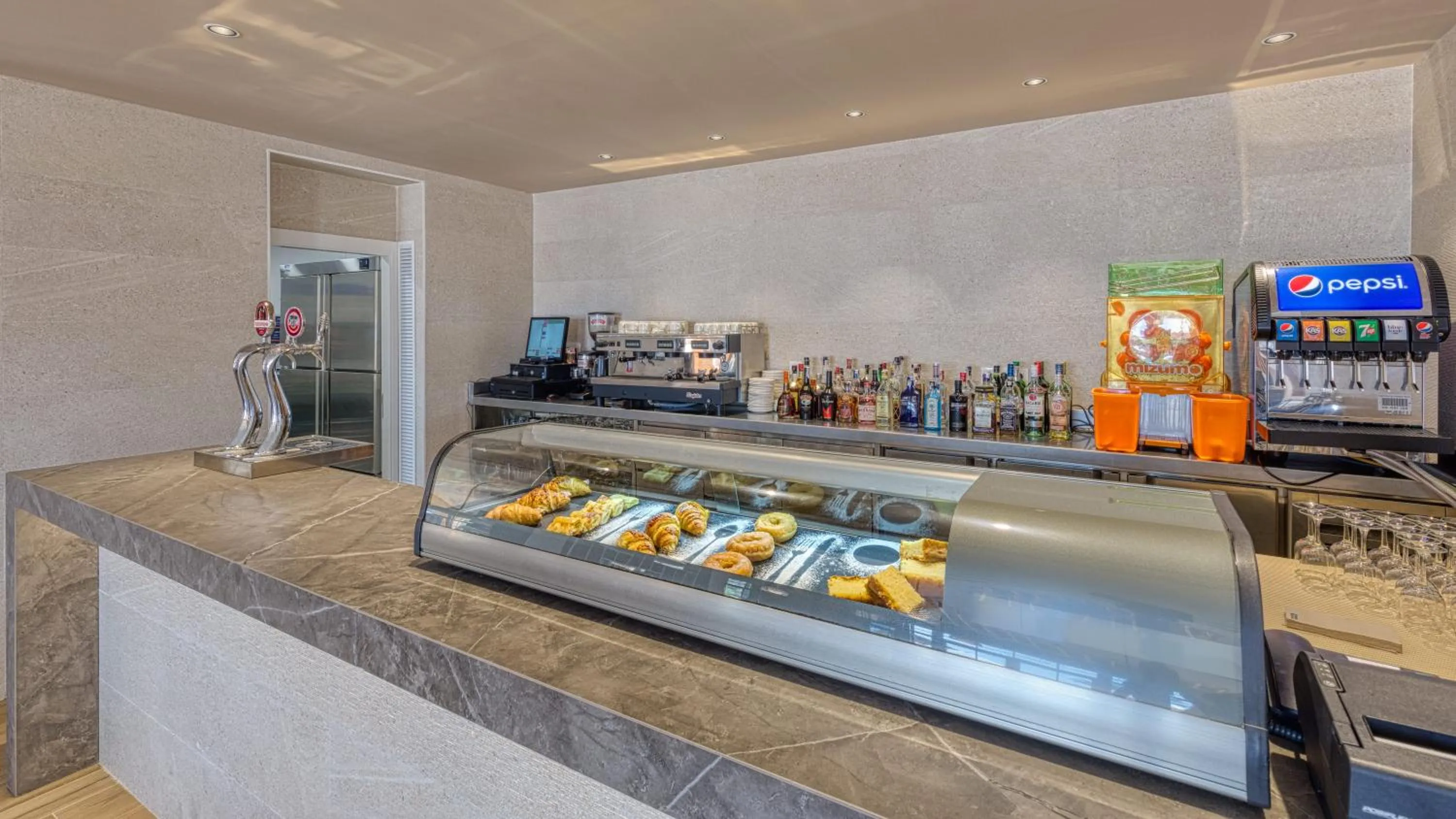 Food and drinks in Mojacar Playa Aquapark Hotel