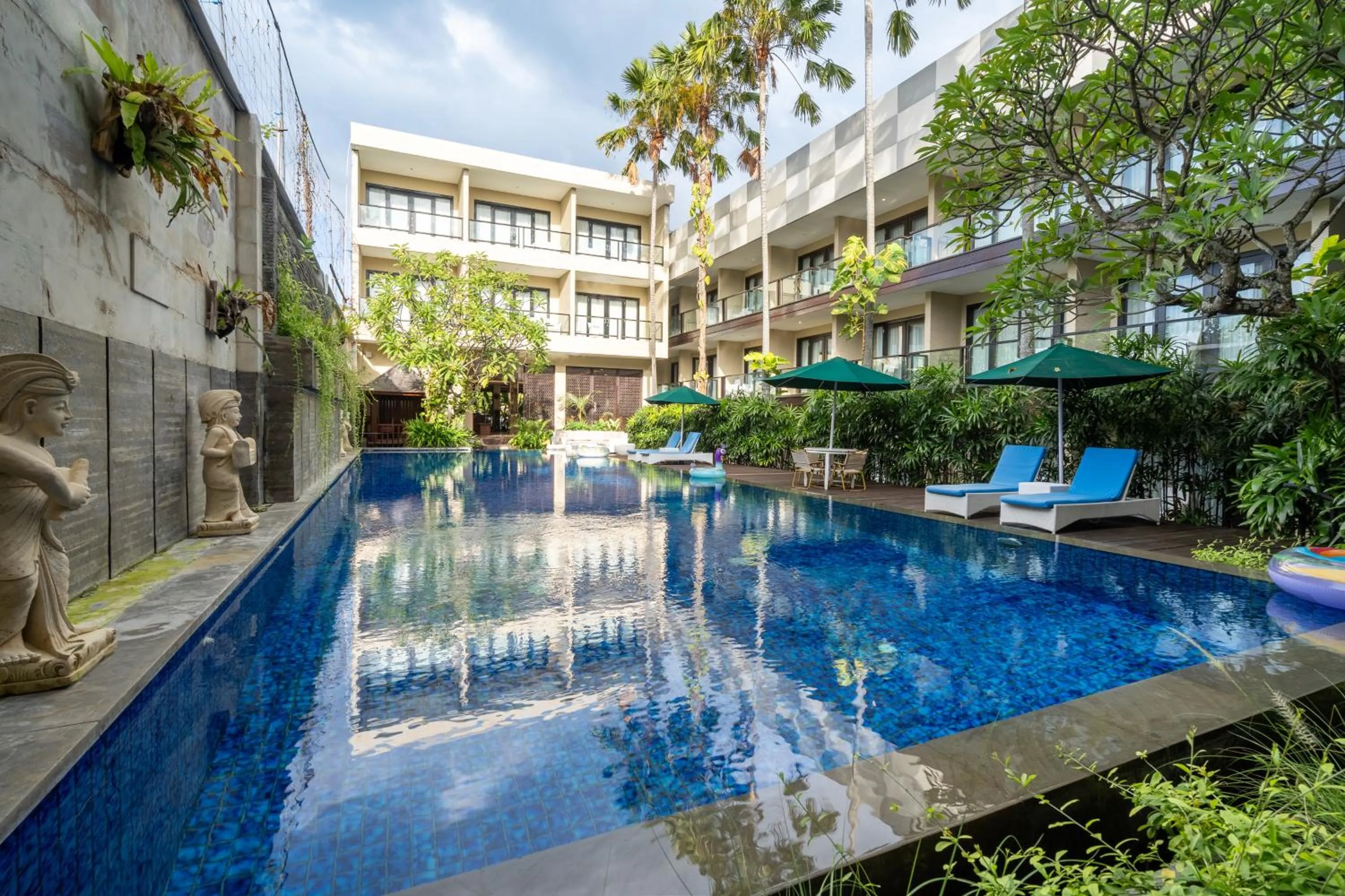 Swimming pool in Dekuta