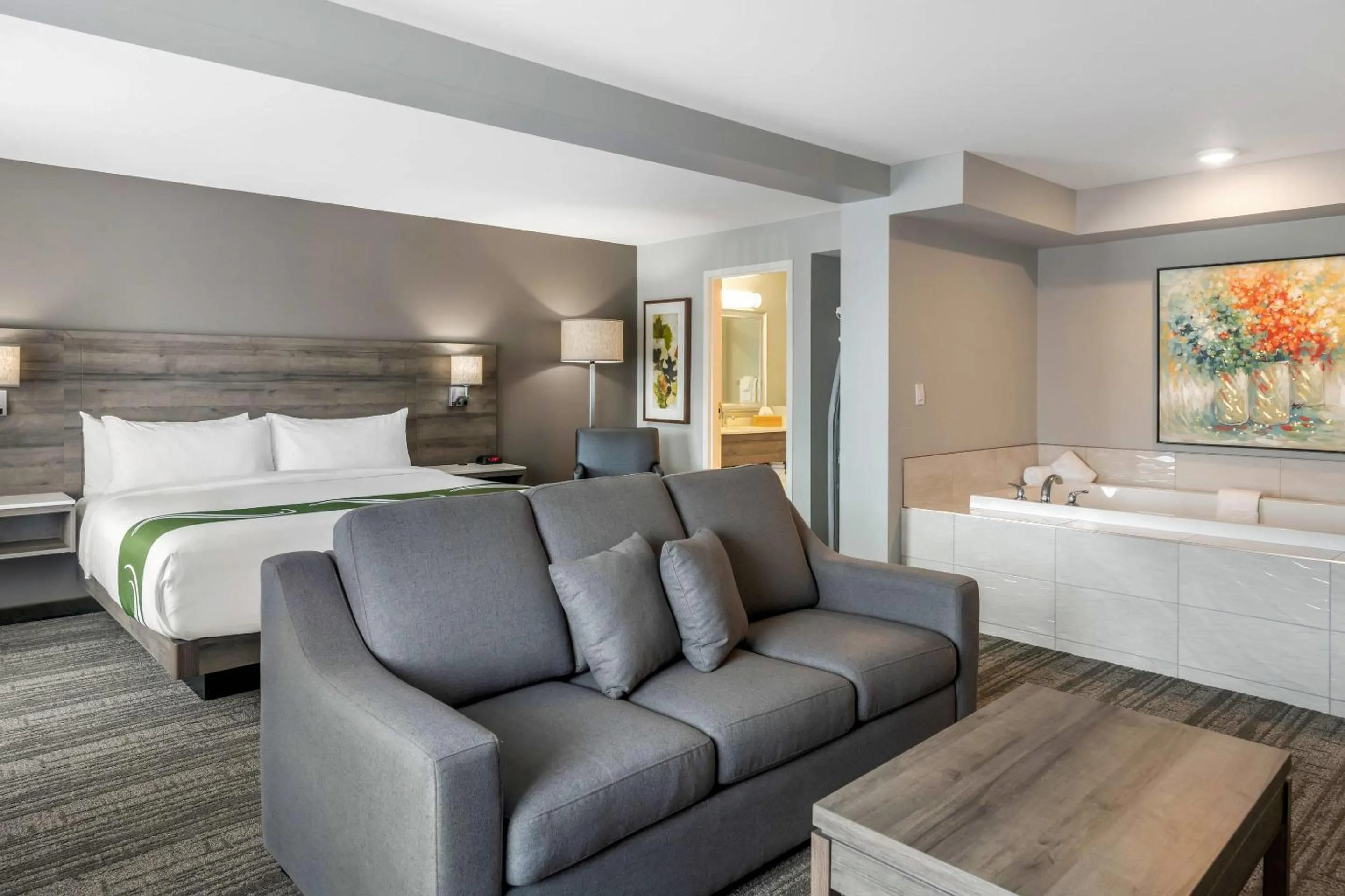 Bedroom, Bed in Quality Inn & Suites Amsterdam