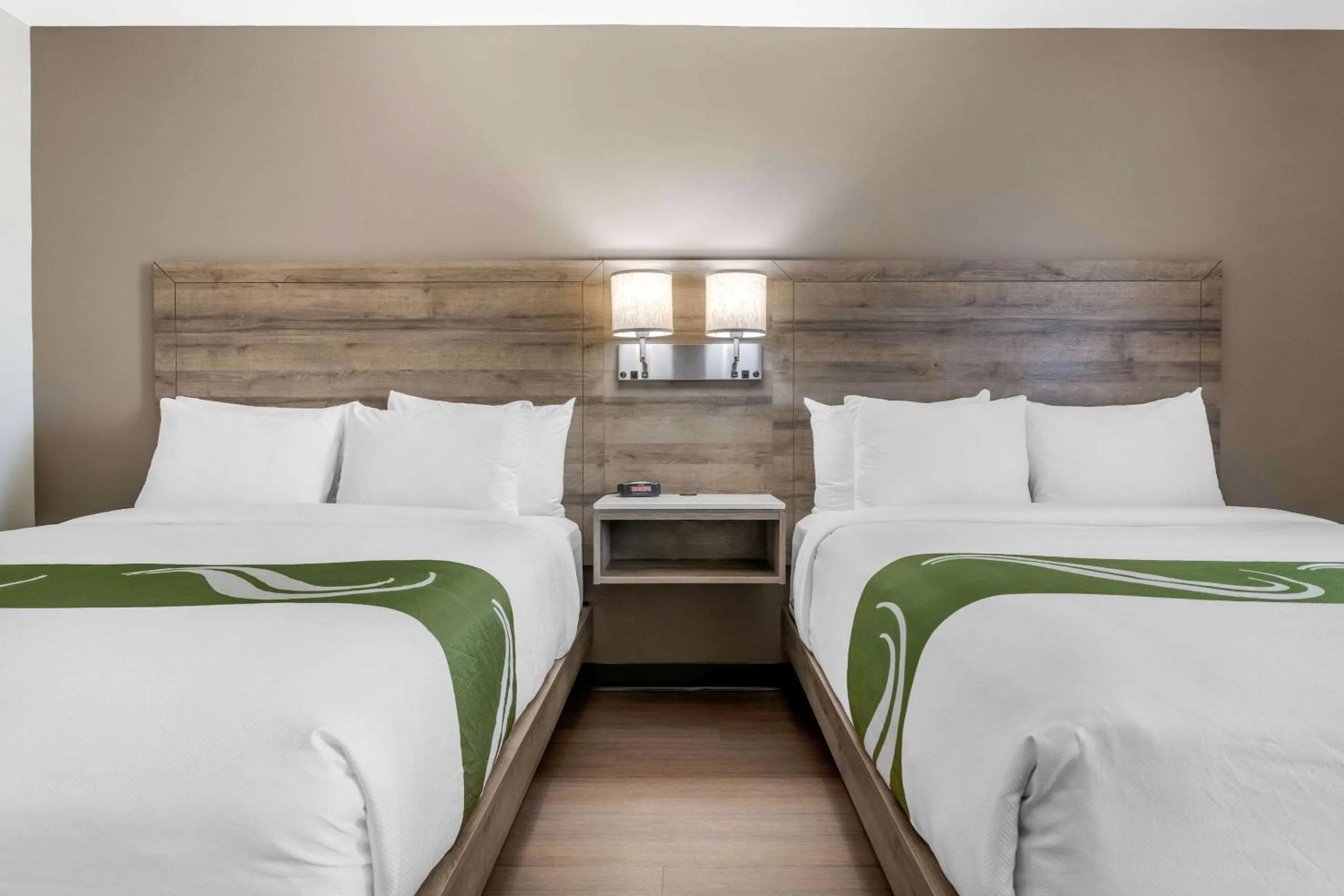 Bedroom, Bed in Quality Inn & Suites Amsterdam