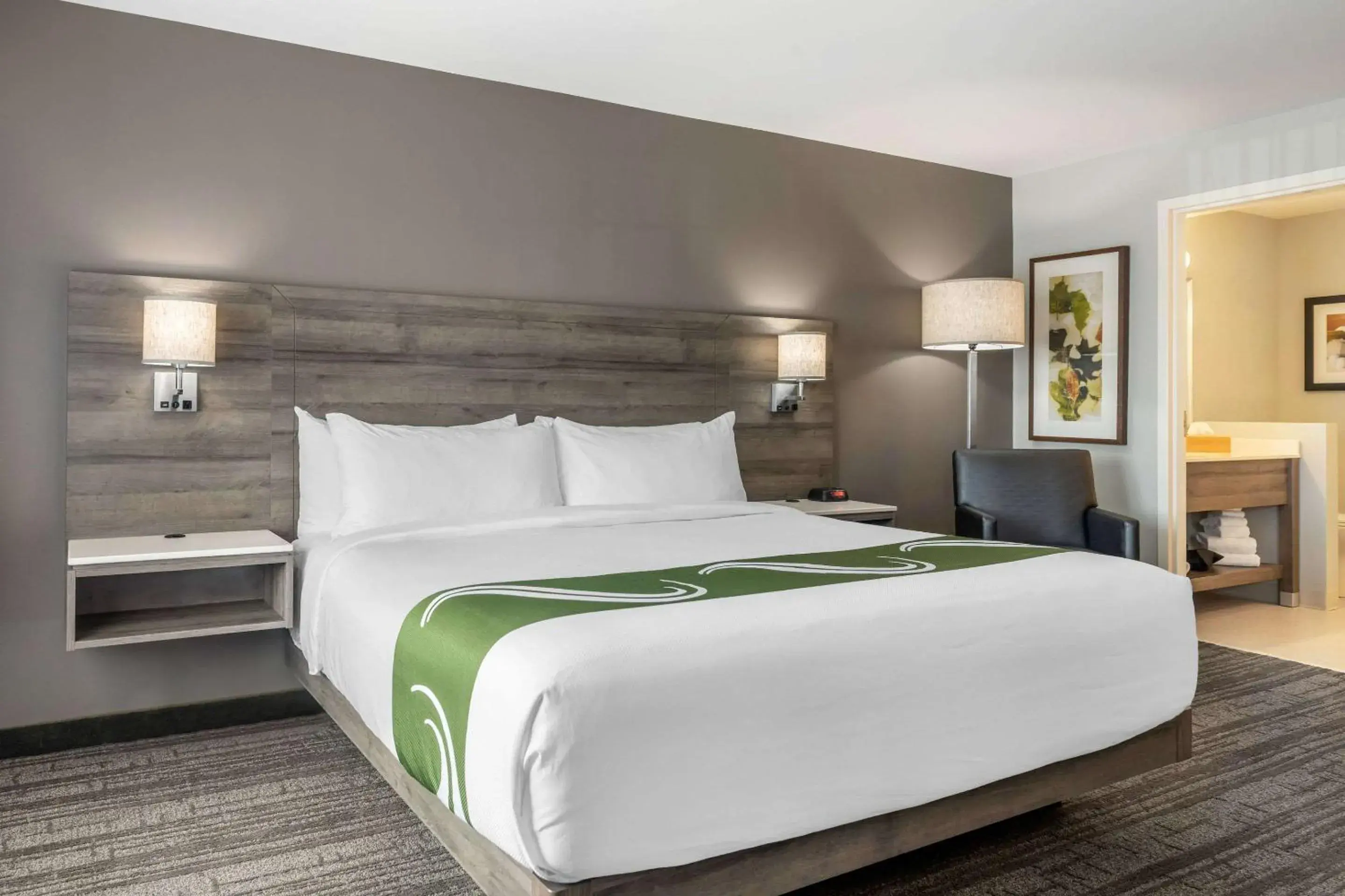 Bedroom, Bed in Quality Inn & Suites Amsterdam Bedroom, Bed in Quality Inn & Suites Amsterdam