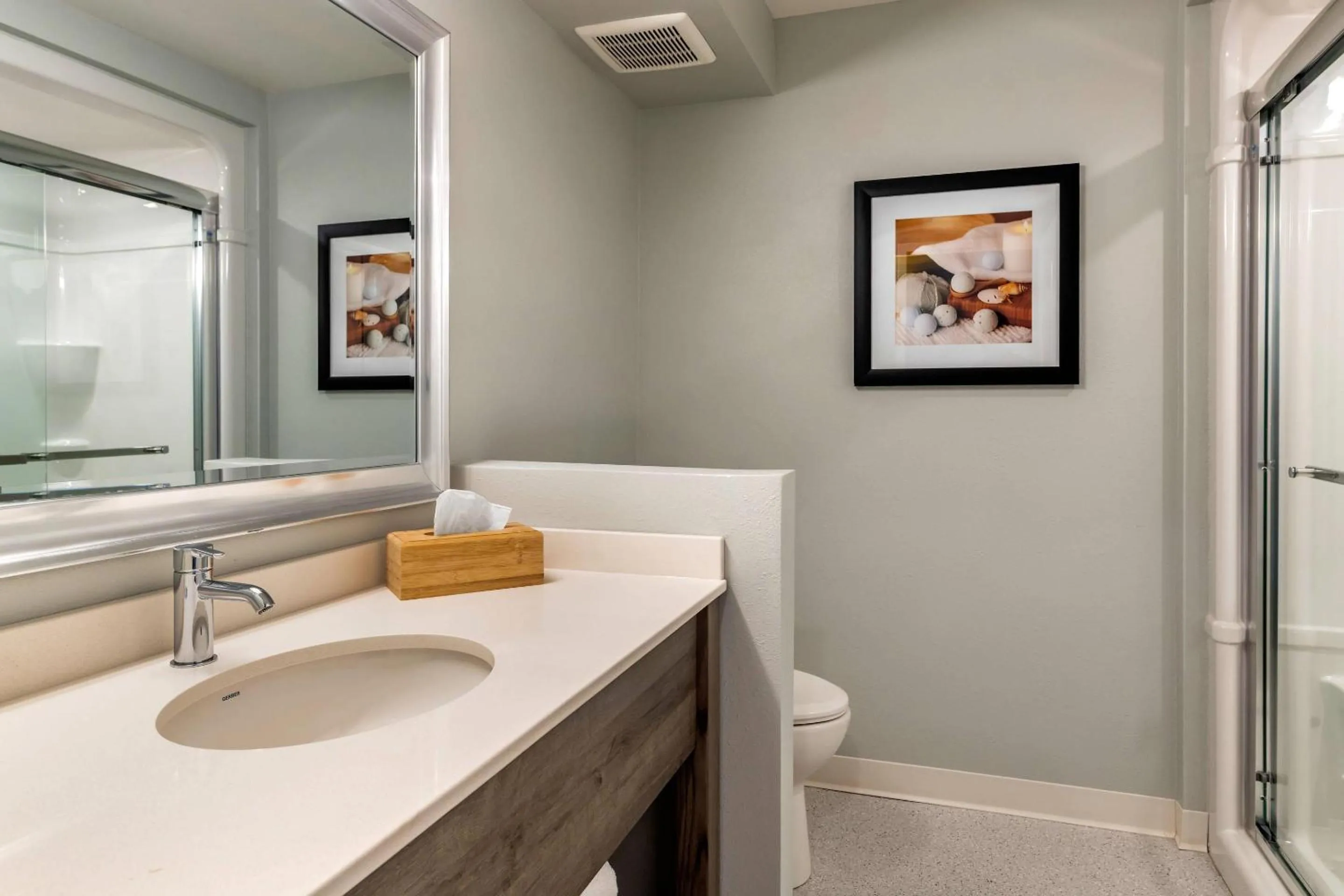 Bedroom in Quality Inn & Suites Amsterdam