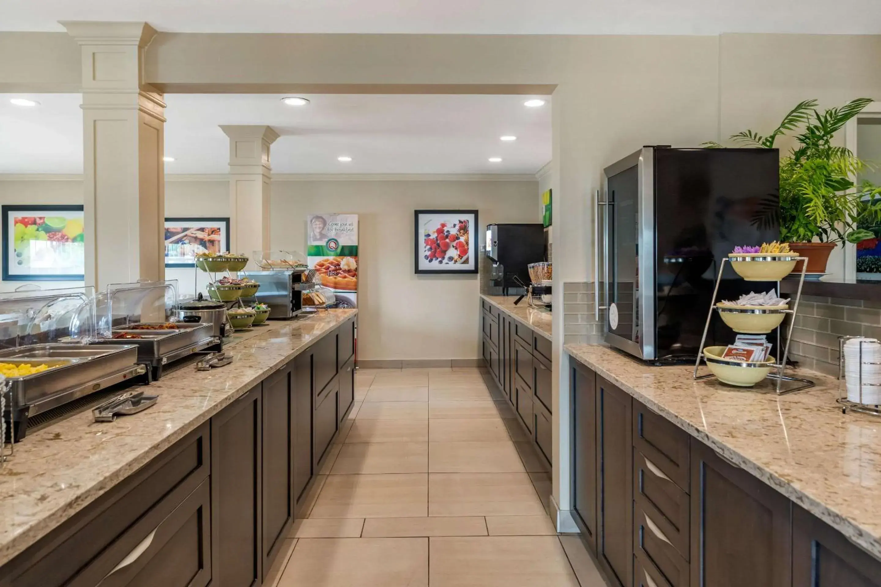 Breakfast in Quality Inn & Suites Amsterdam Breakfast in Quality Inn & Suites Amsterdam