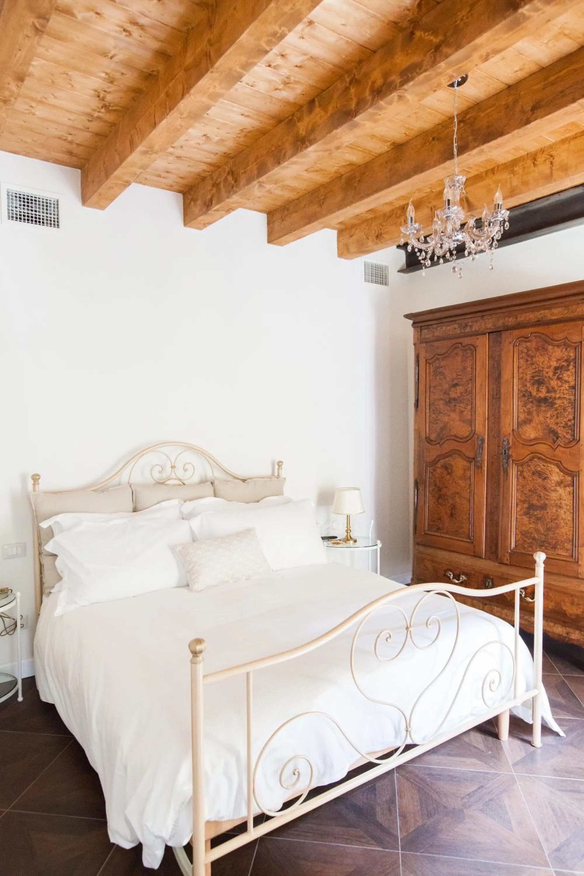 Bed in Alessia's Place