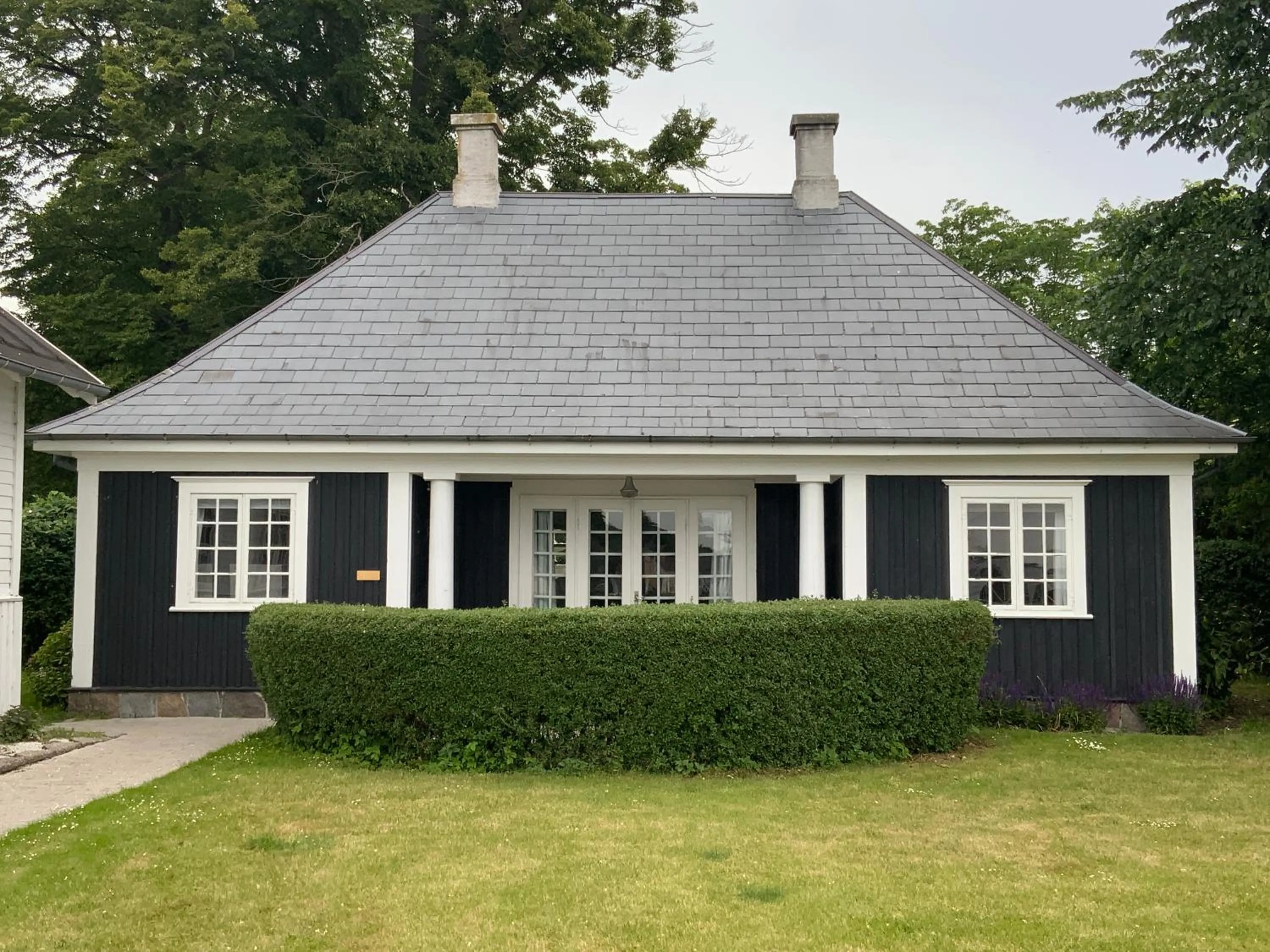 Property building in Bandholm Badehotel