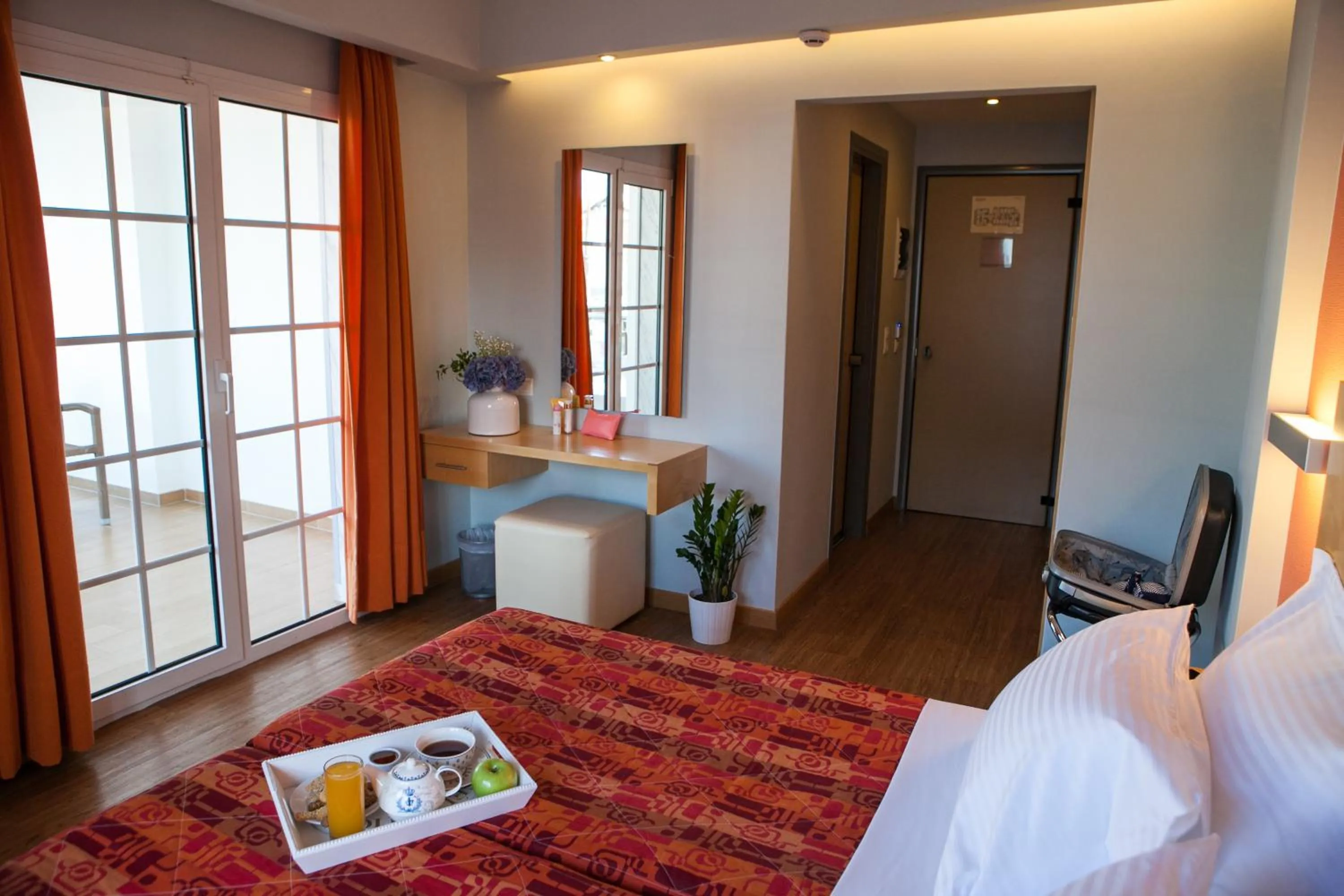 Photo of the whole room in Kronos Hotel