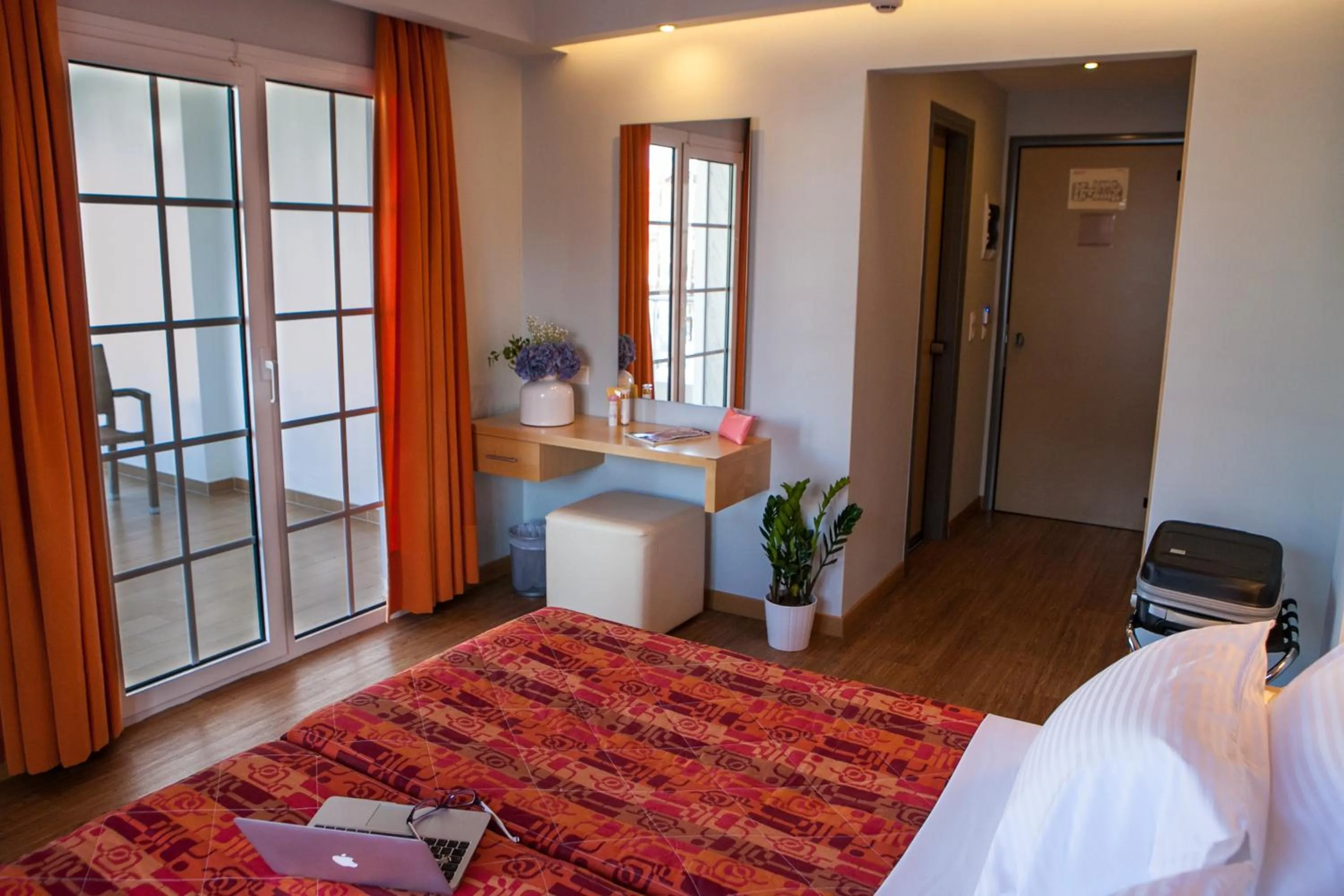 Photo of the whole room in Kronos Hotel