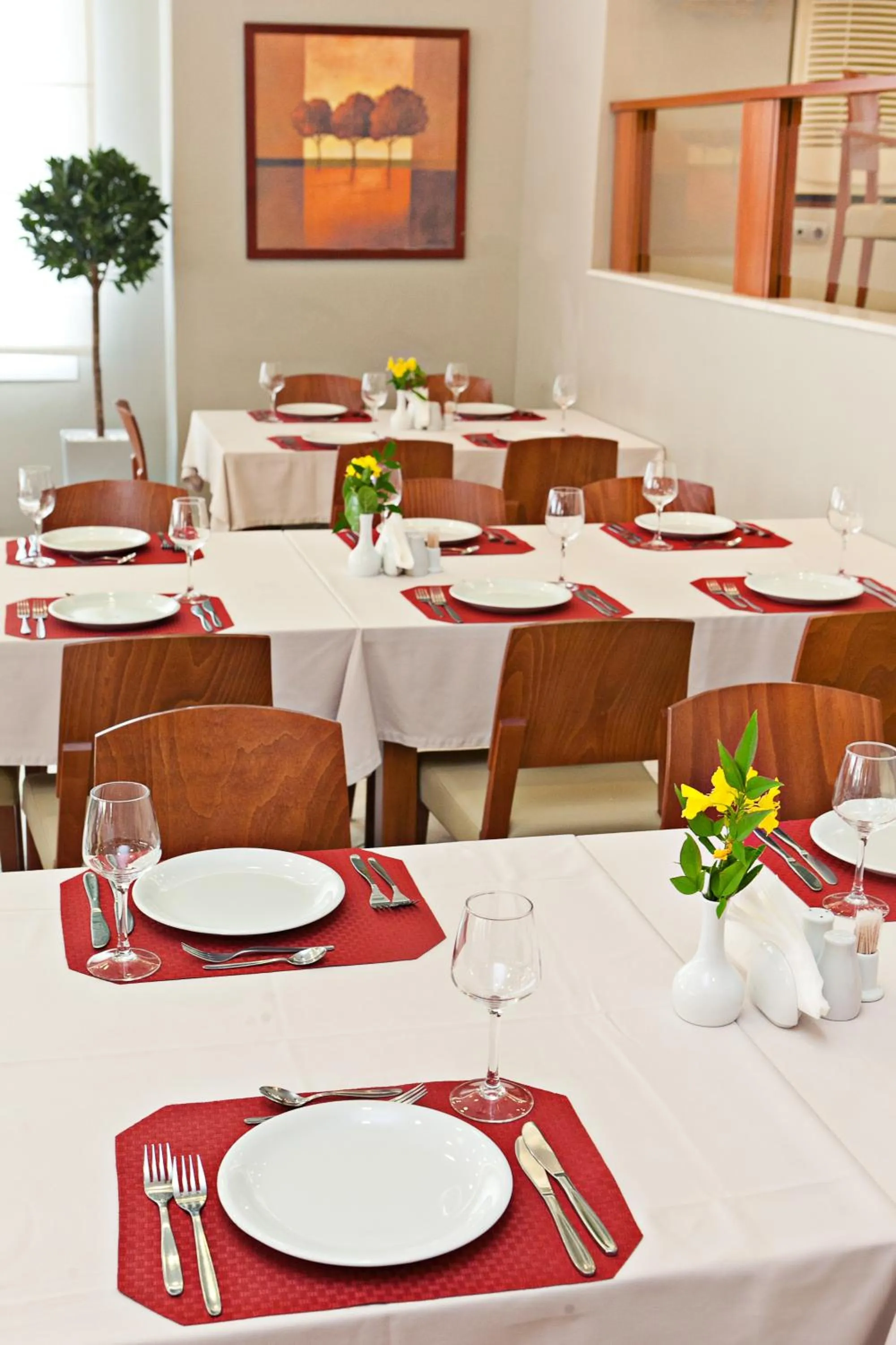Restaurant/places to eat in Kronos Hotel