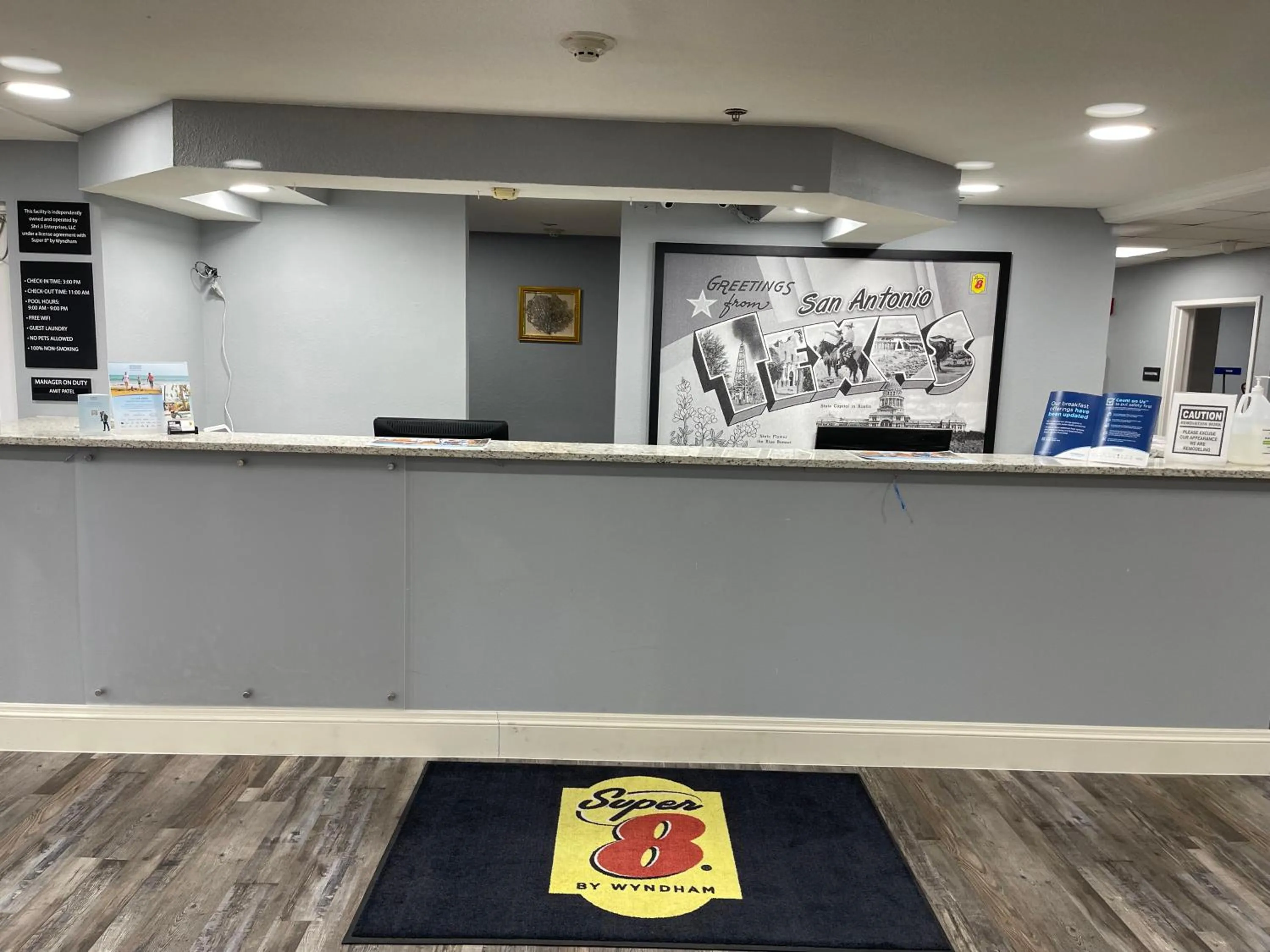 Lobby or reception in Super 8 by Wyndham San Antonio Downtown NE