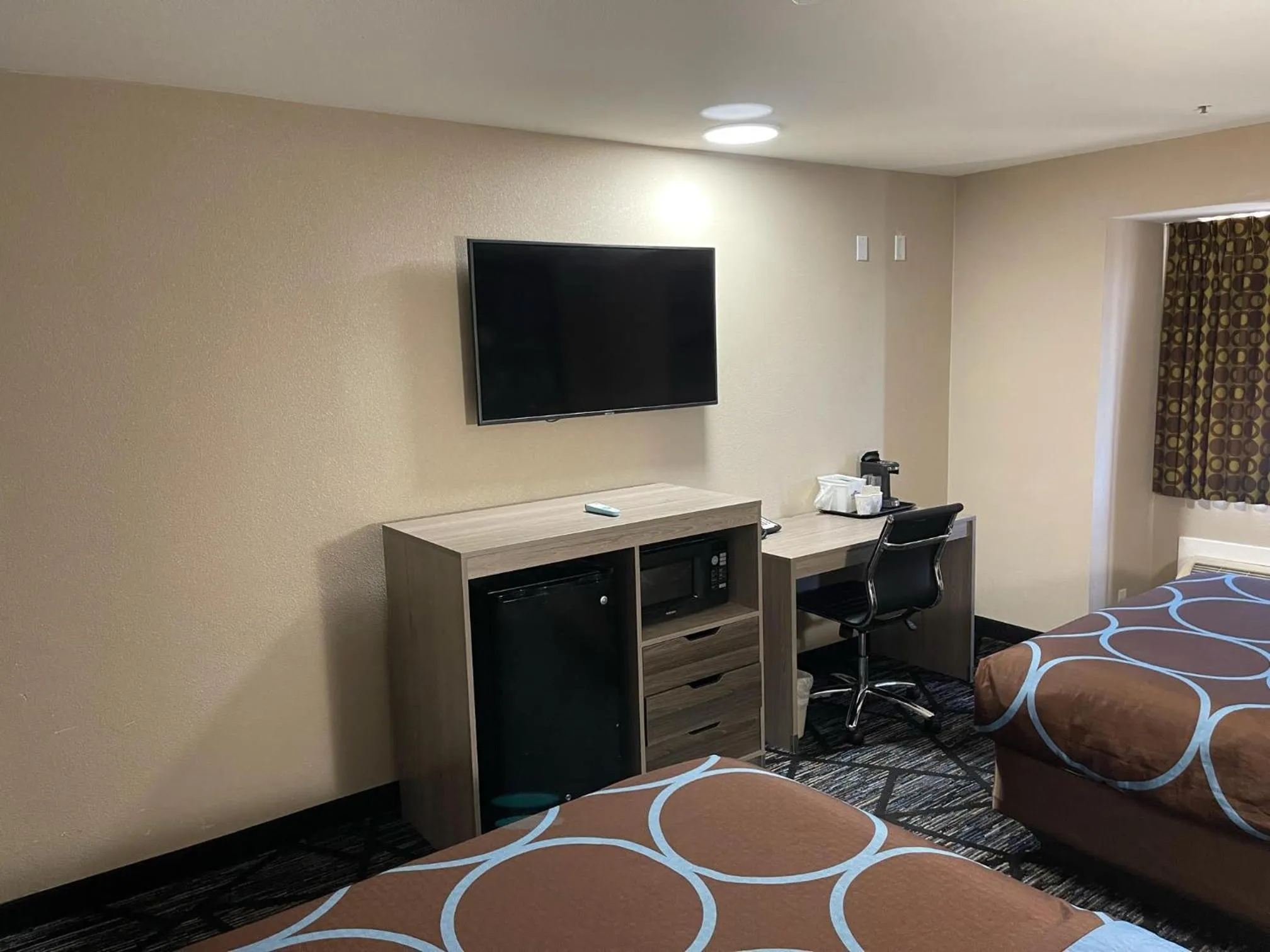TV and multimedia, Bed in Super 8 by Wyndham San Antonio Downtown NE