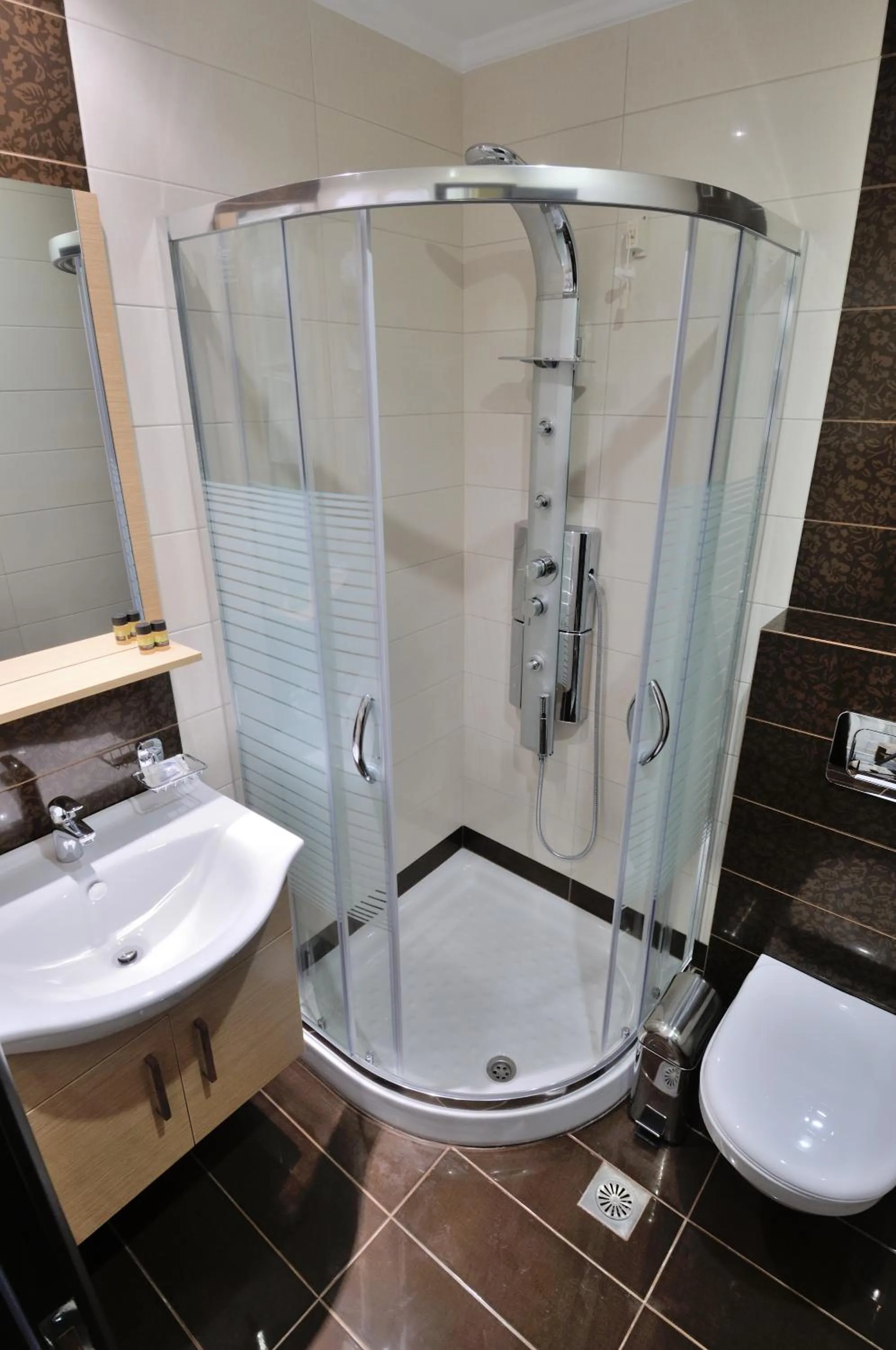 Bathroom in Lintzi Hotel