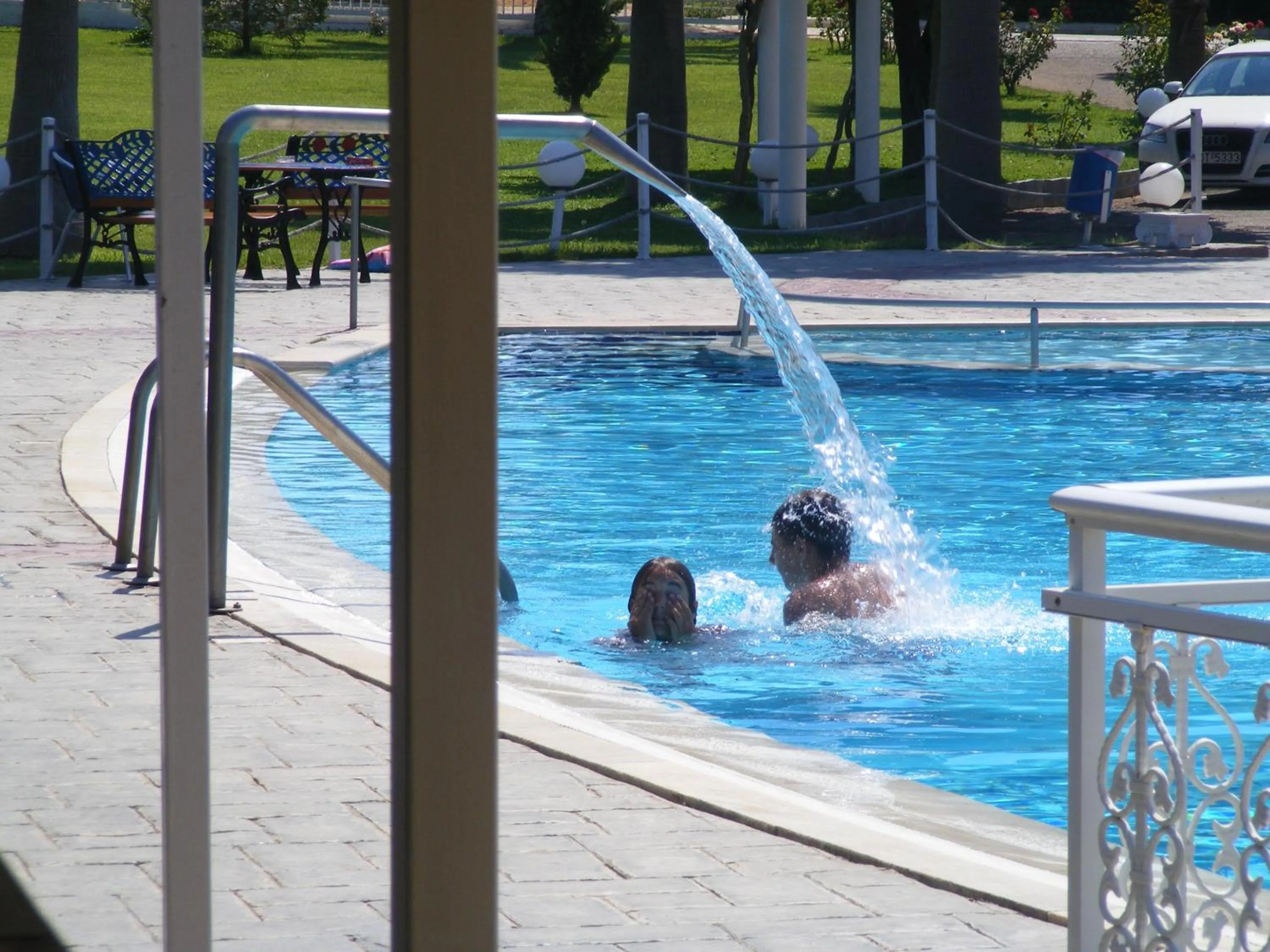 Swimming pool in Lintzi Hotel