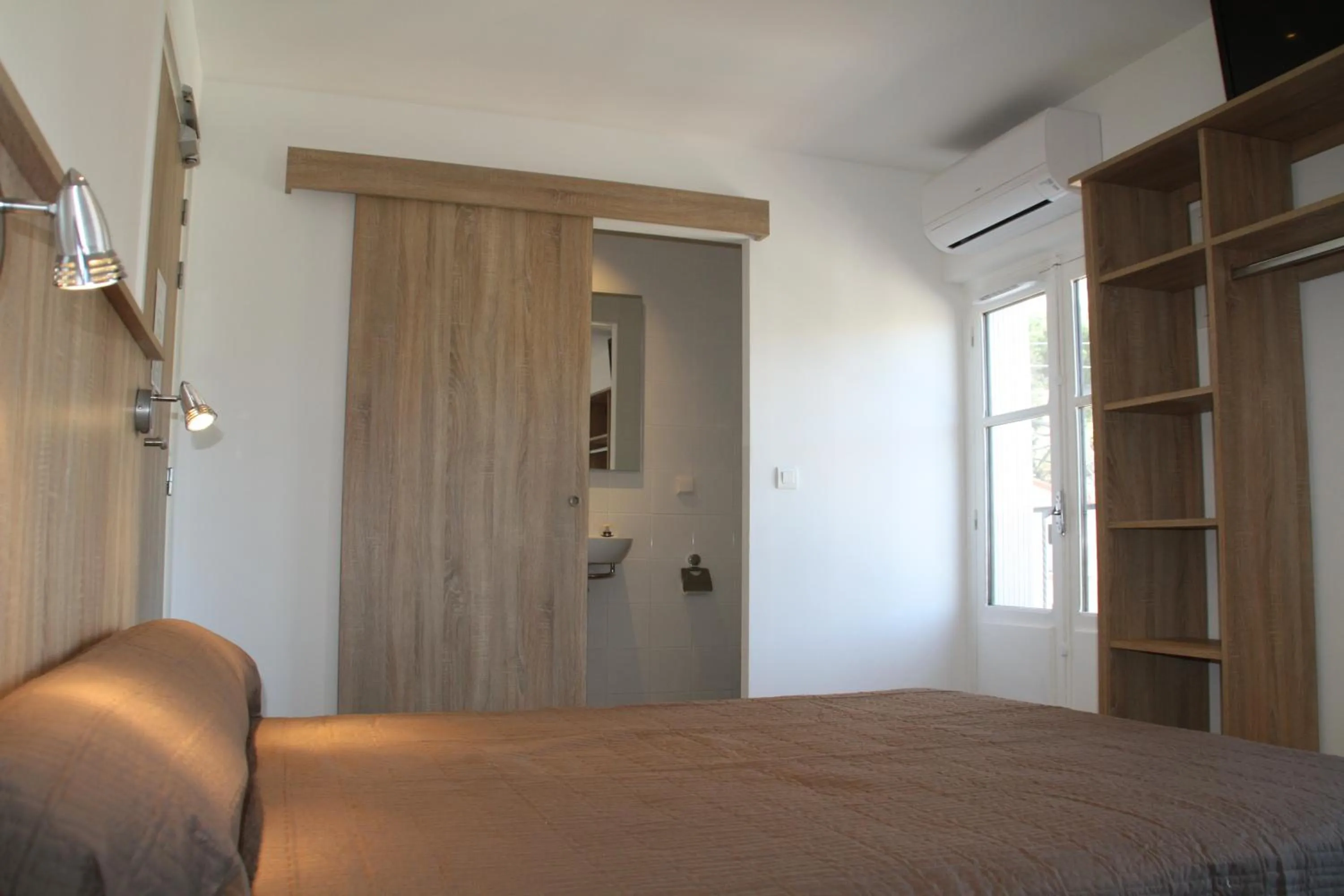 Bedroom, Bed in Hotel Arago