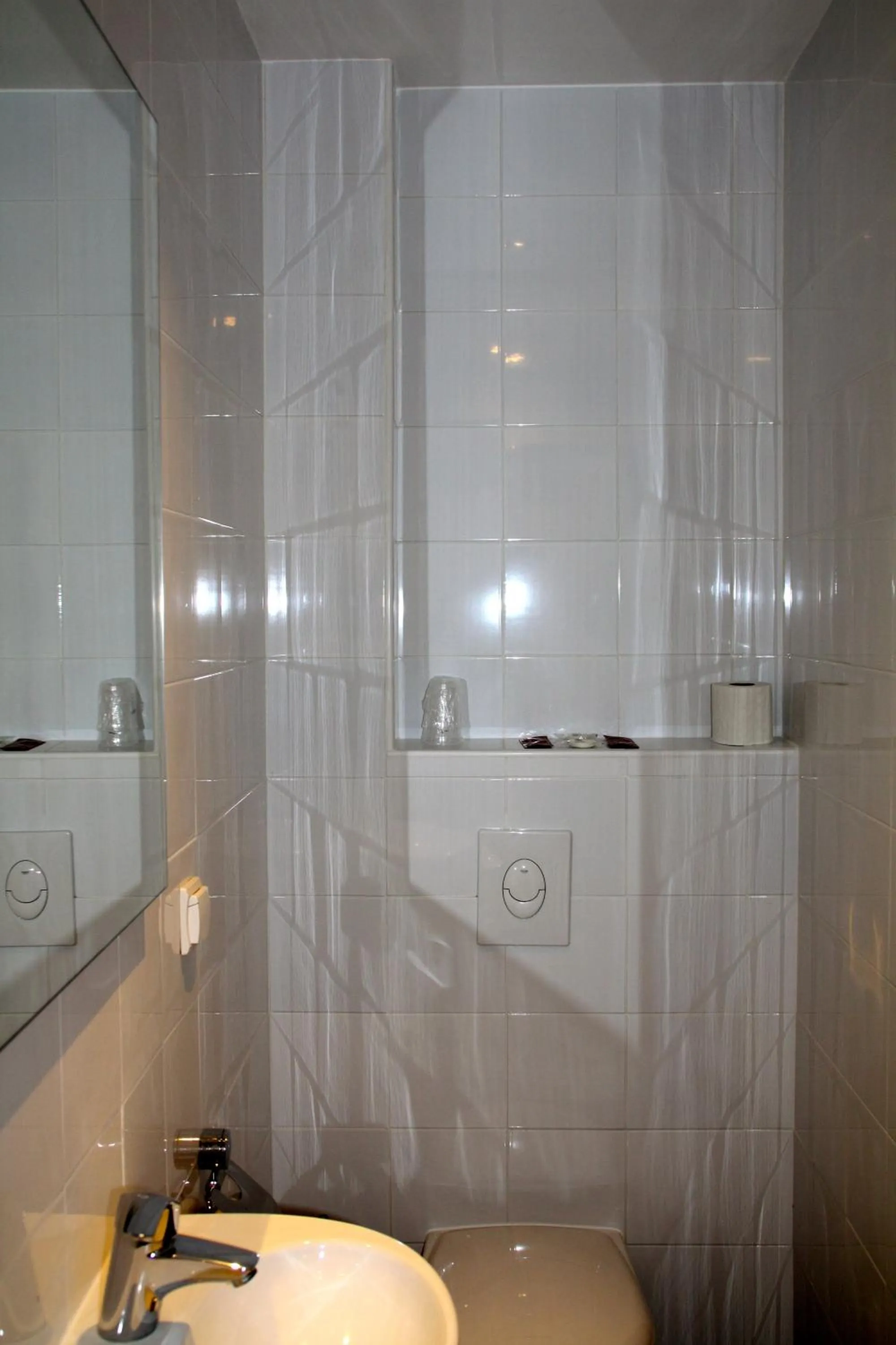 Bathroom in Hotel Arago