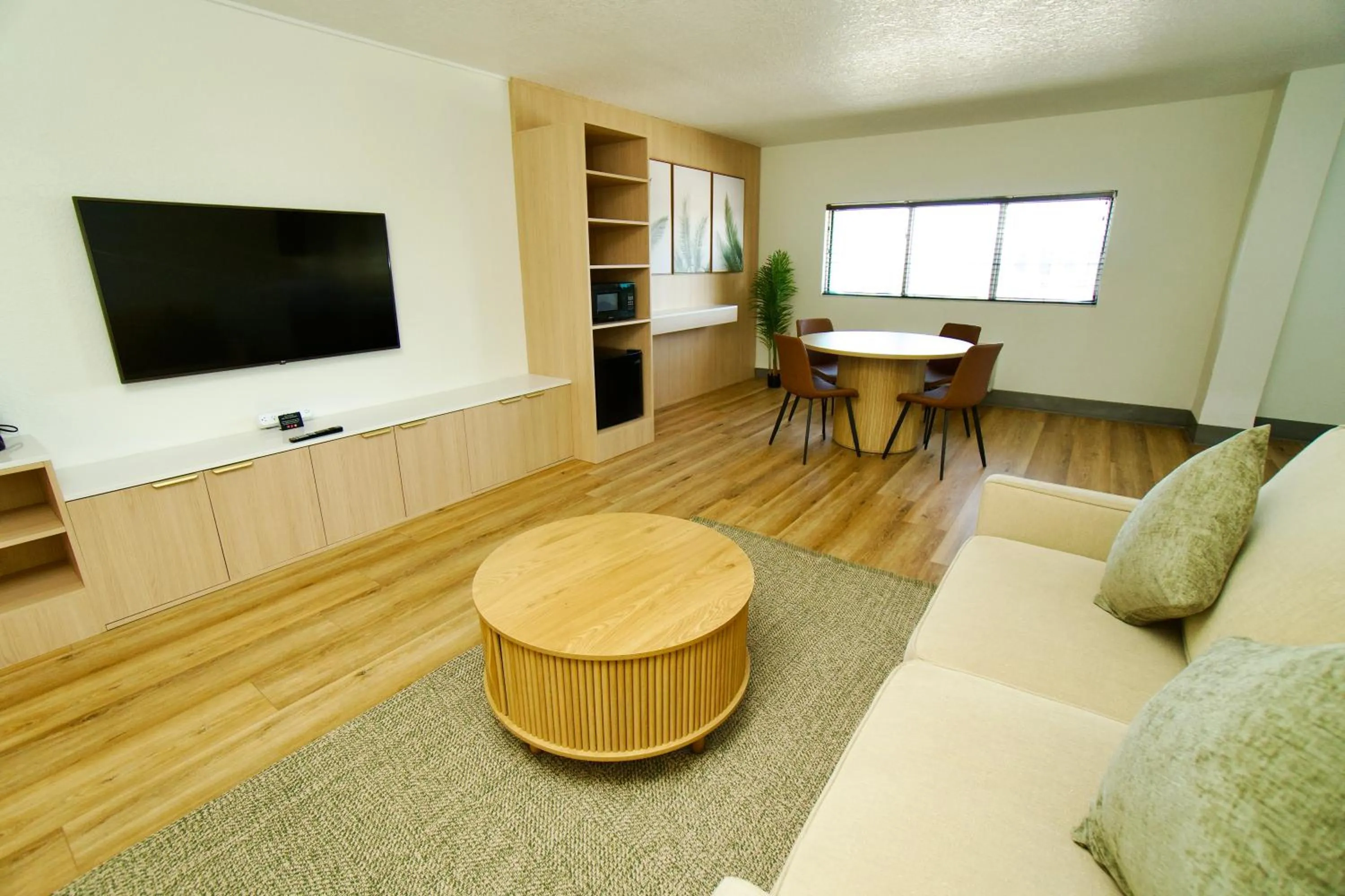 TV and multimedia in Coco Key Hotel & Water Park Resort