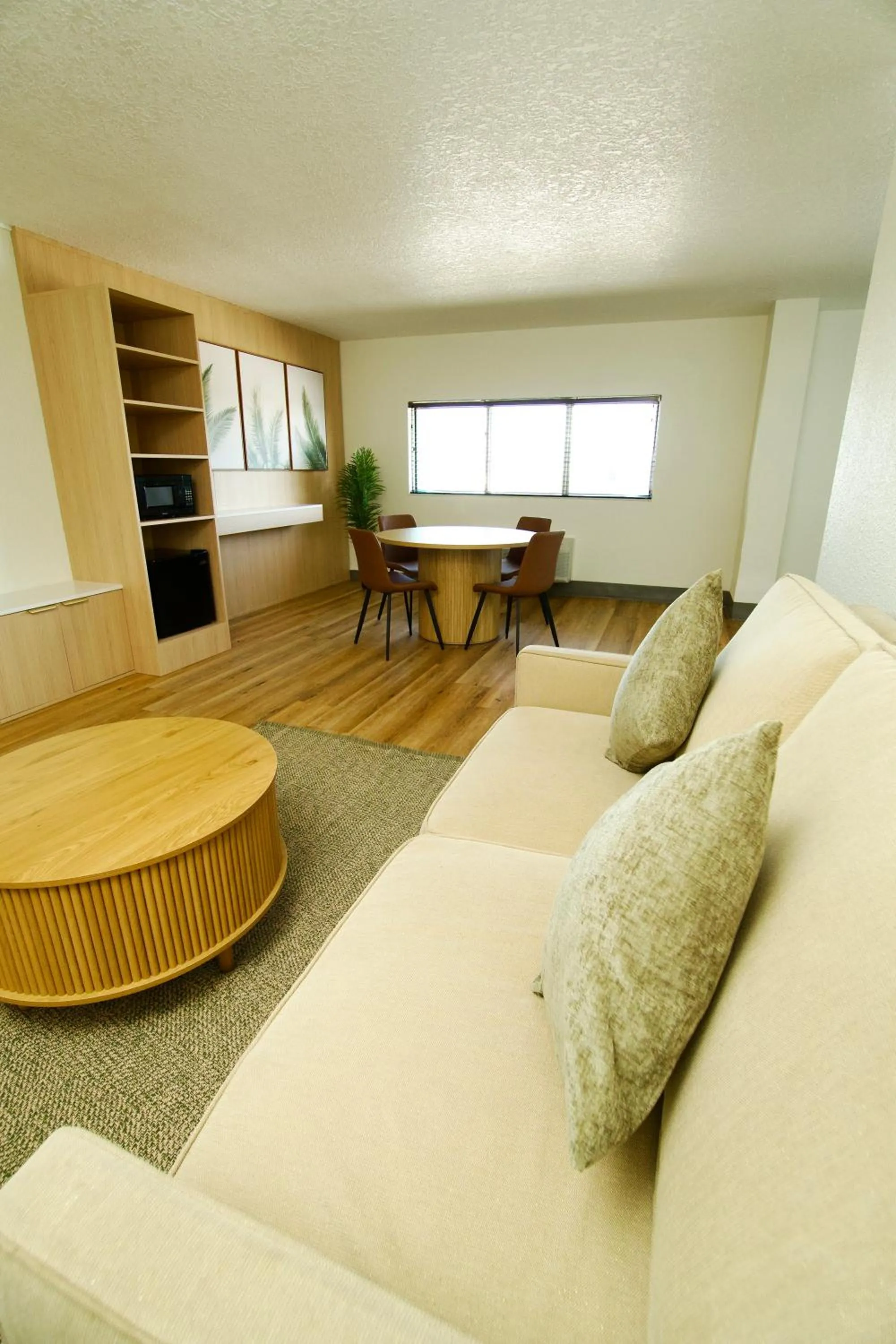 Living room in Coco Key Hotel & Water Park Resort