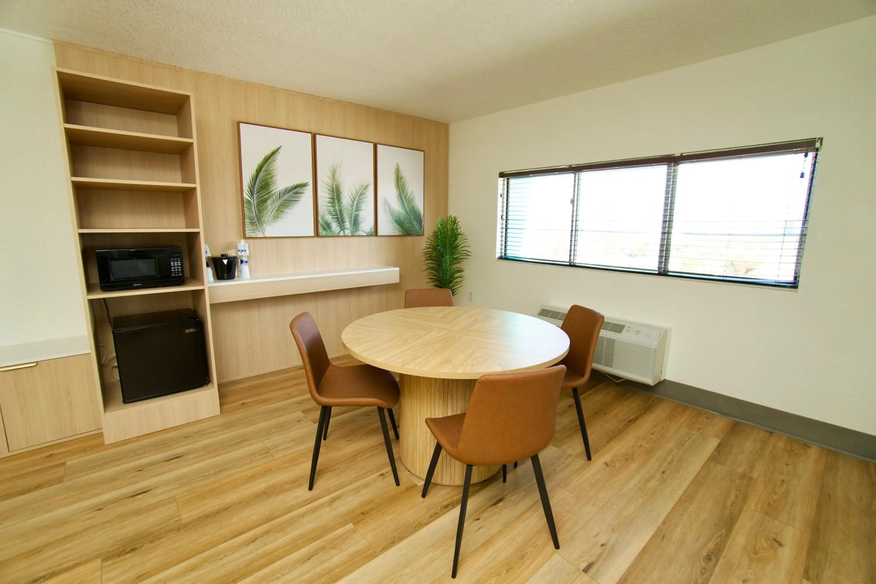 Living room in Coco Key Hotel & Water Park Resort