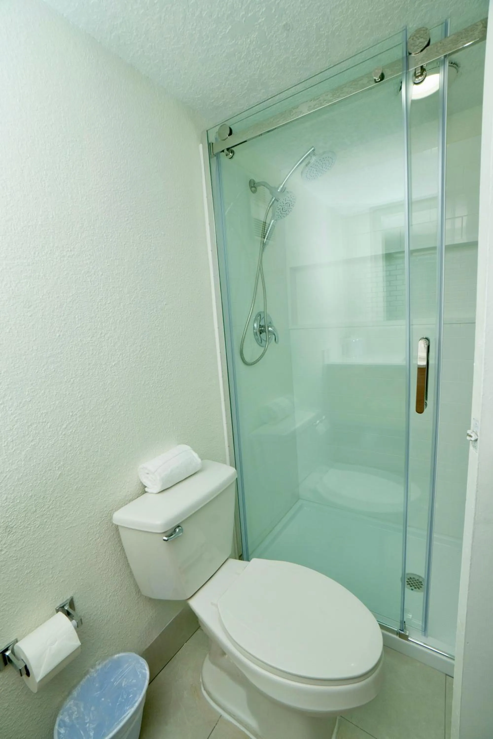 Shower in Coco Key Hotel & Water Park Resort
