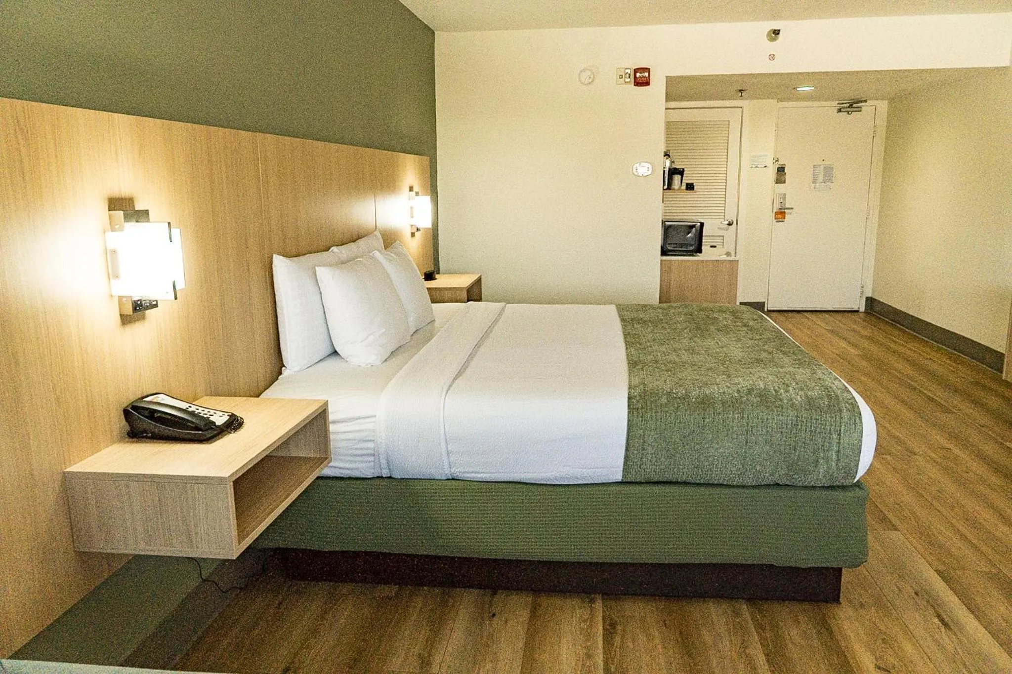 Bed in Coco Key Hotel & Water Park Resort