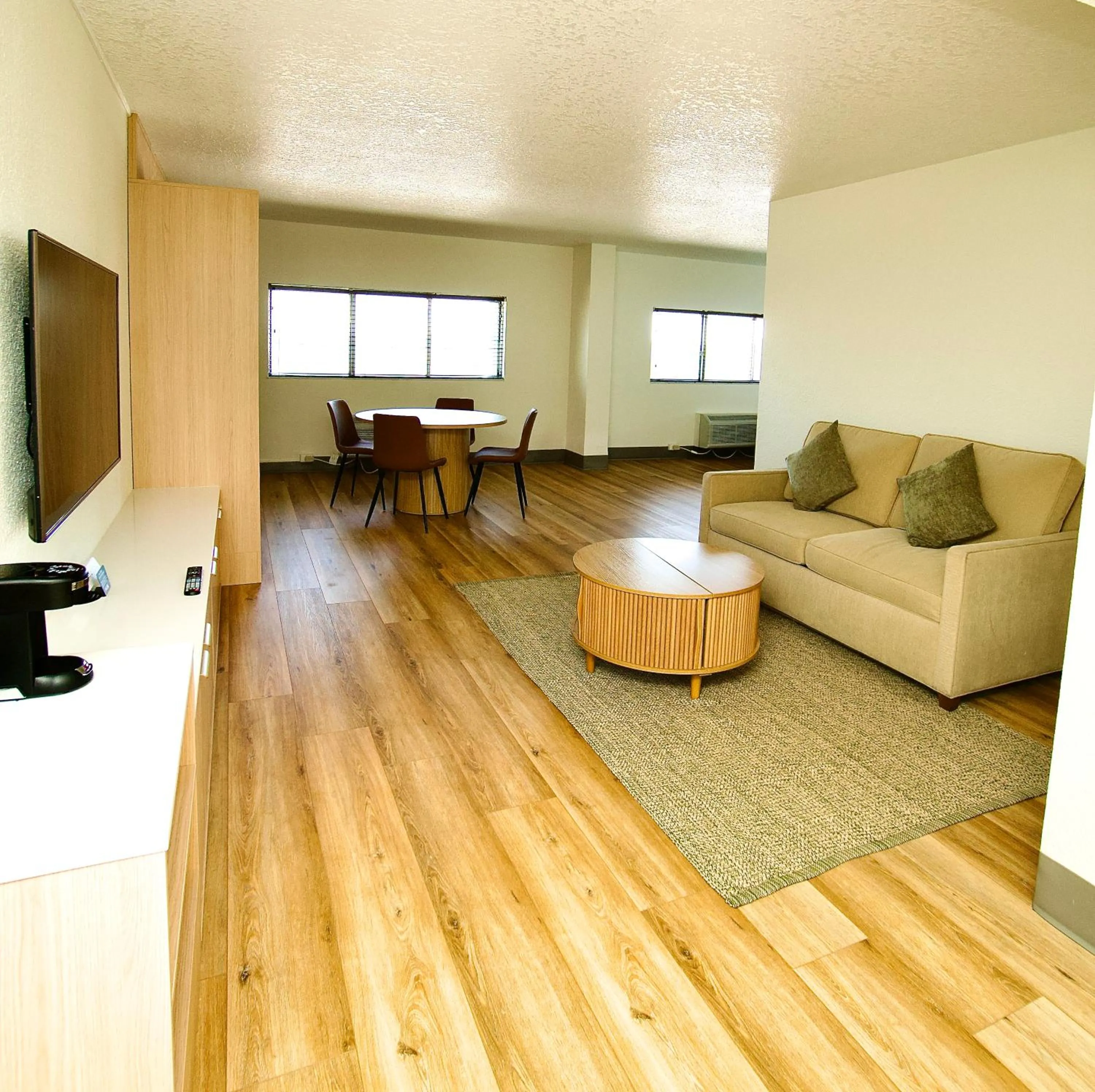 TV and multimedia in Coco Key Hotel & Water Park Resort