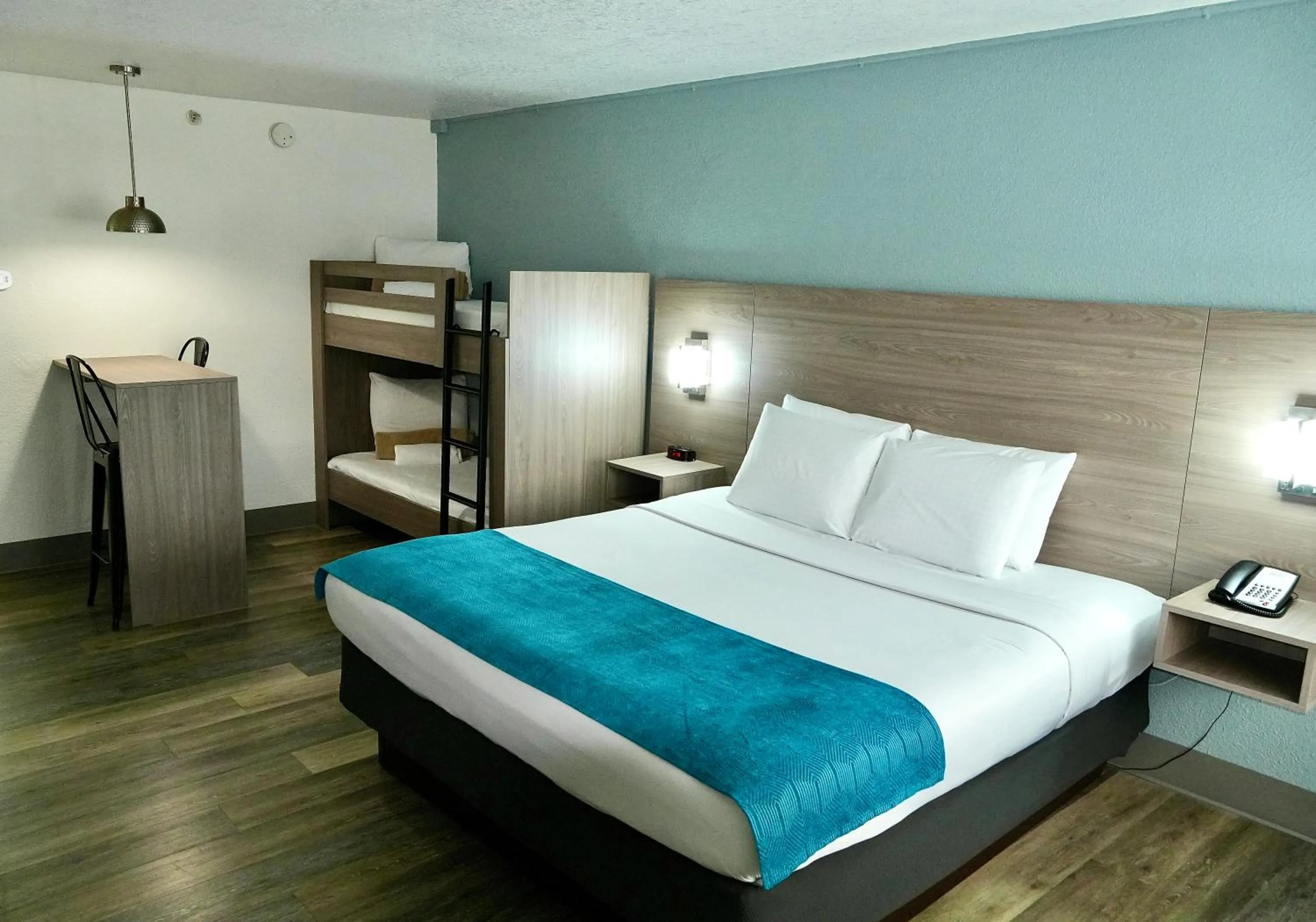 Bedroom, Bed in Coco Key Hotel & Water Park Resort