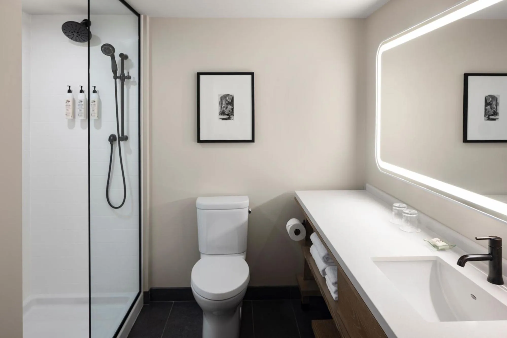 Bathroom in Hotel Halifax