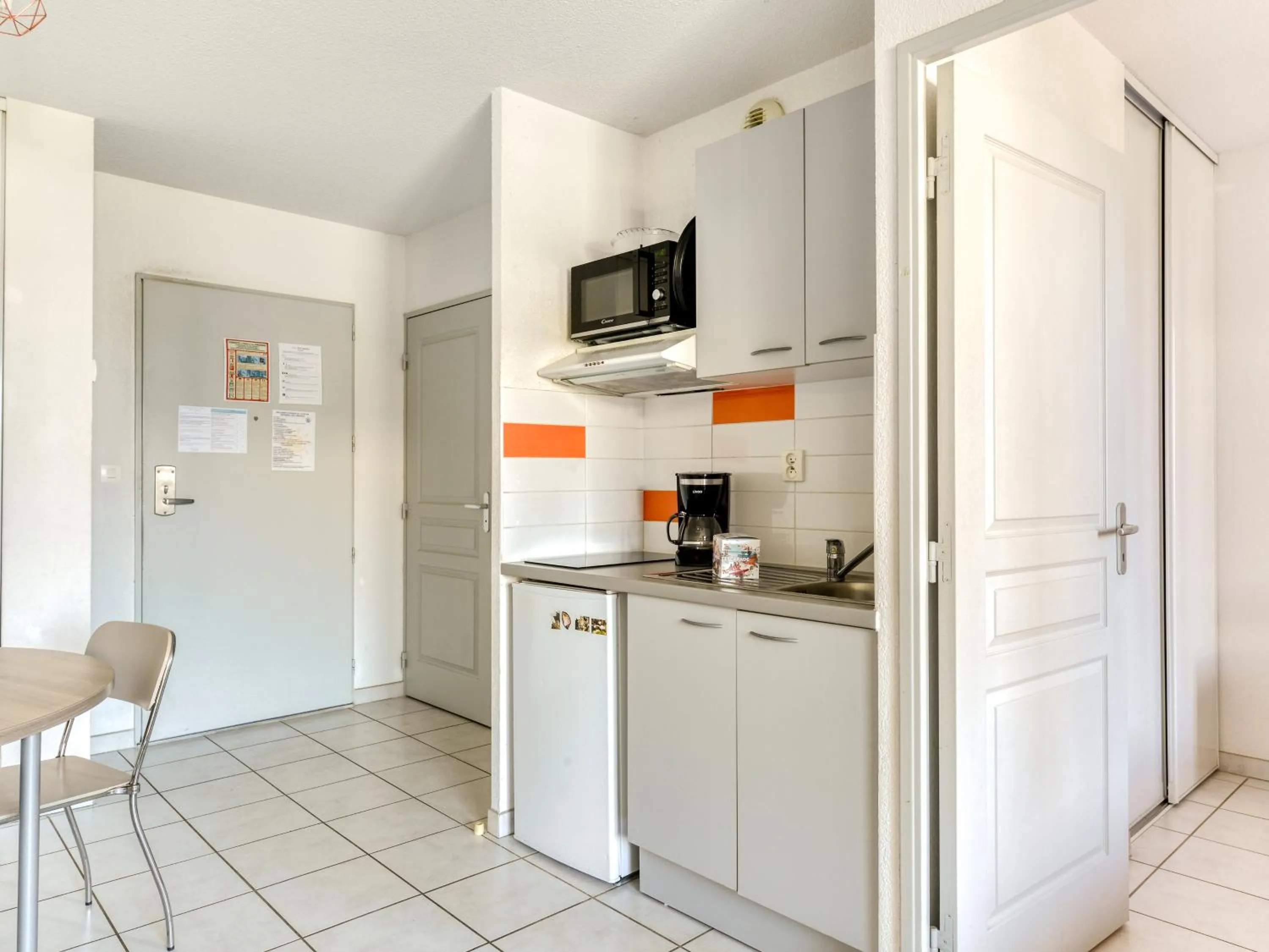 kitchen in Vacancéole - Résidence Cap Camargue