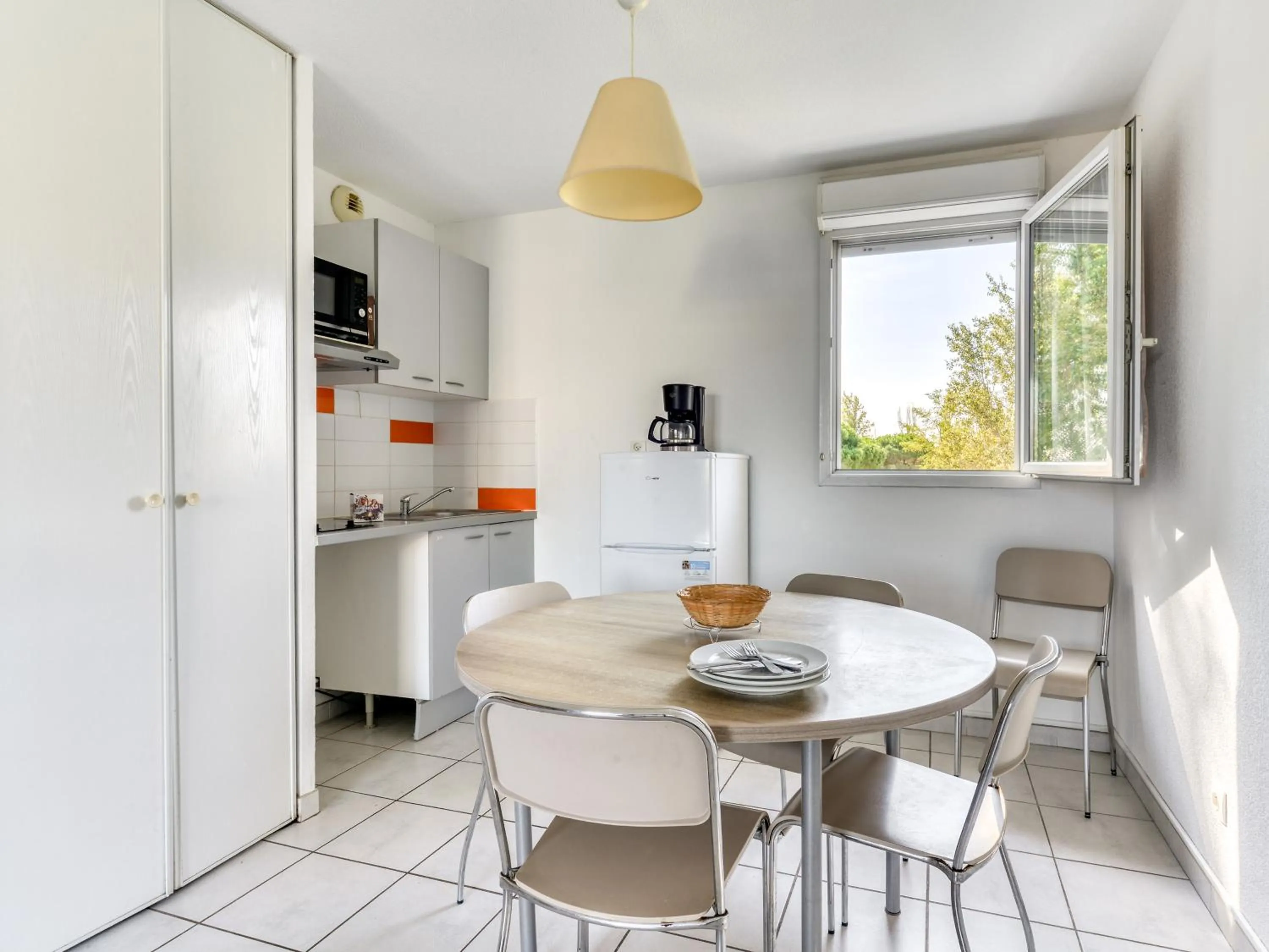 kitchen in Vacancéole - Résidence Cap Camargue