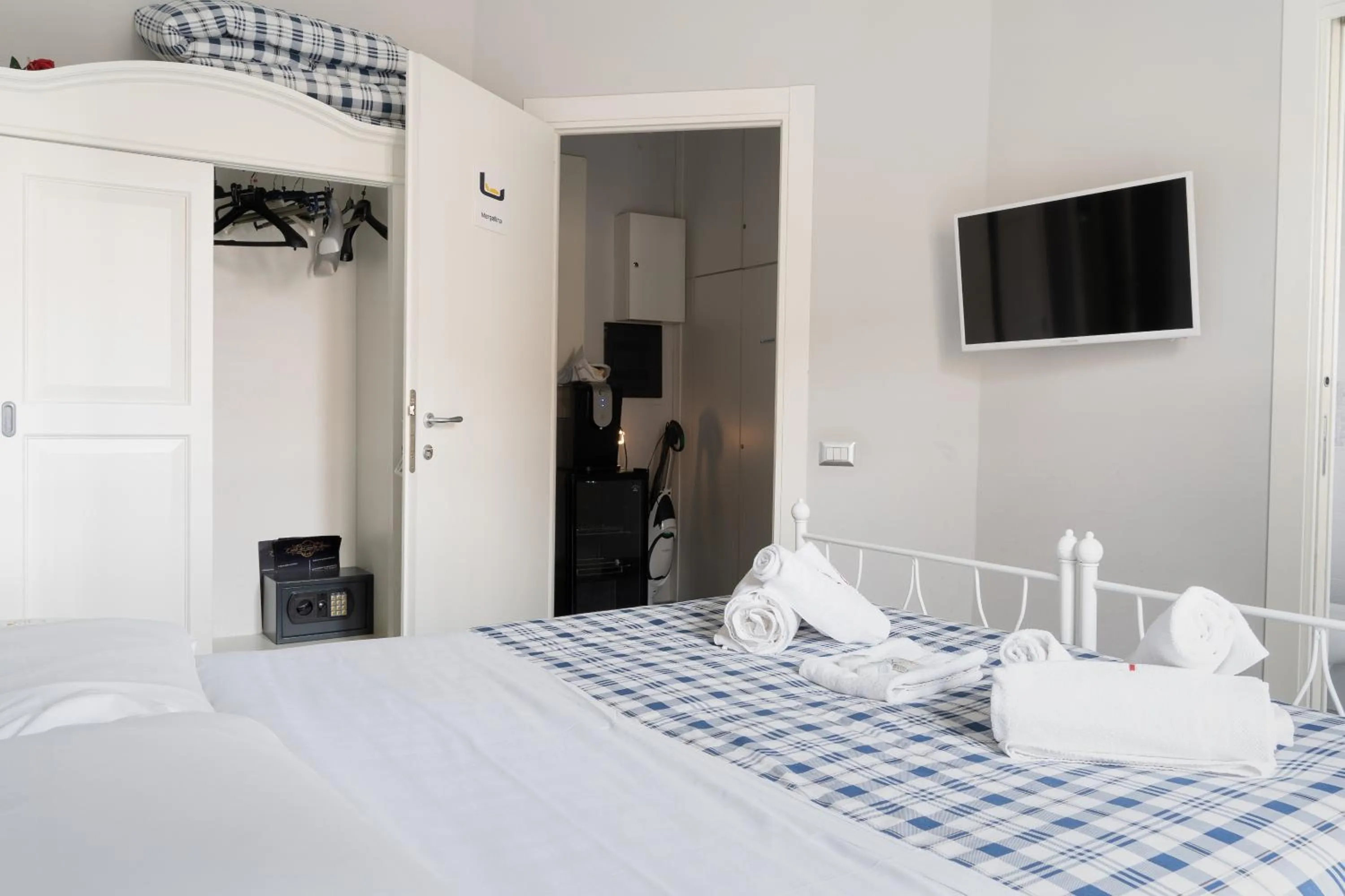 Double or Twin Room with Terrace - Separate Building in B&B Università