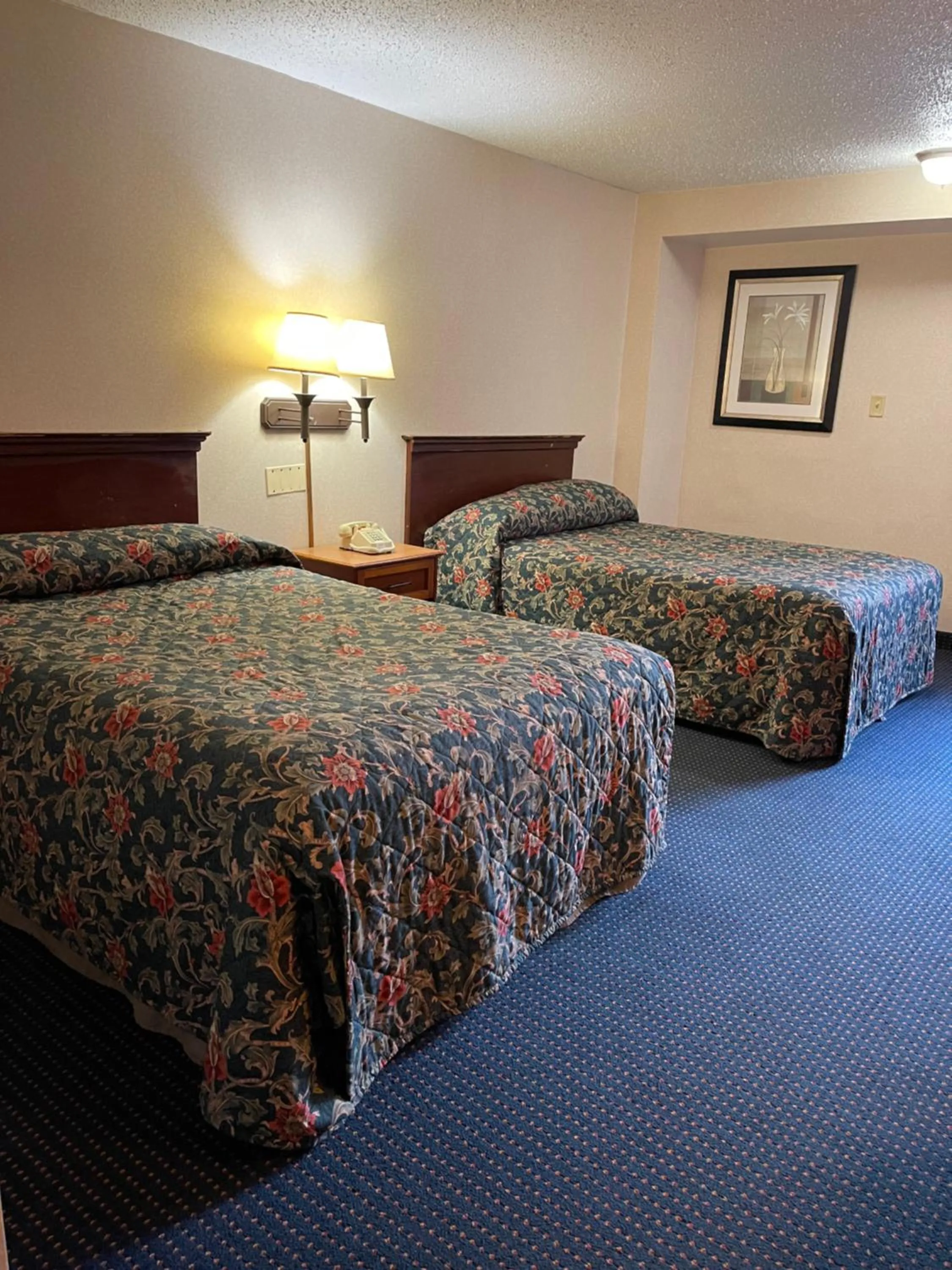 Bedroom, Bed in Budget Inn Temple Hills