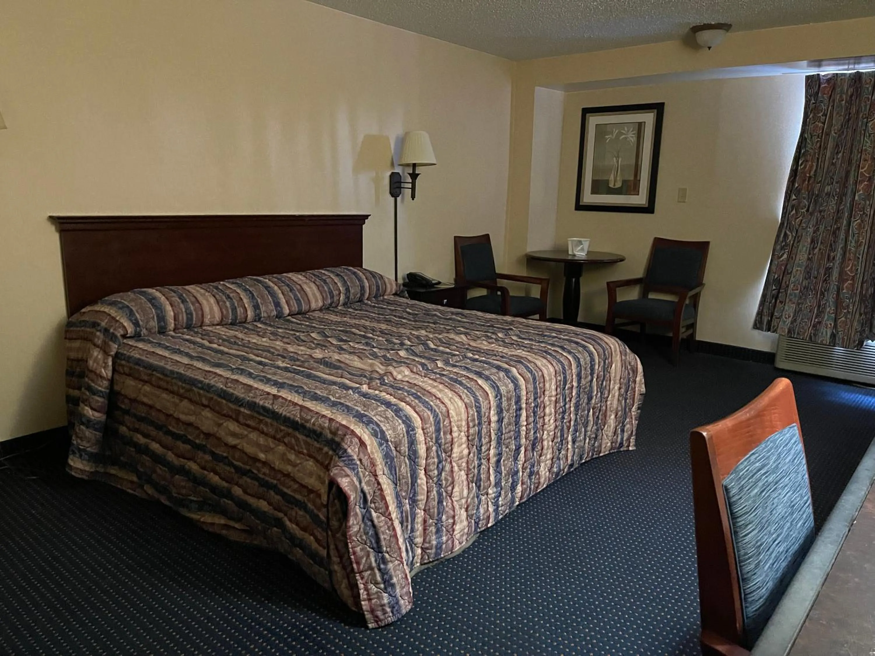 Photo of the whole room, Bed in Budget Inn Temple Hills