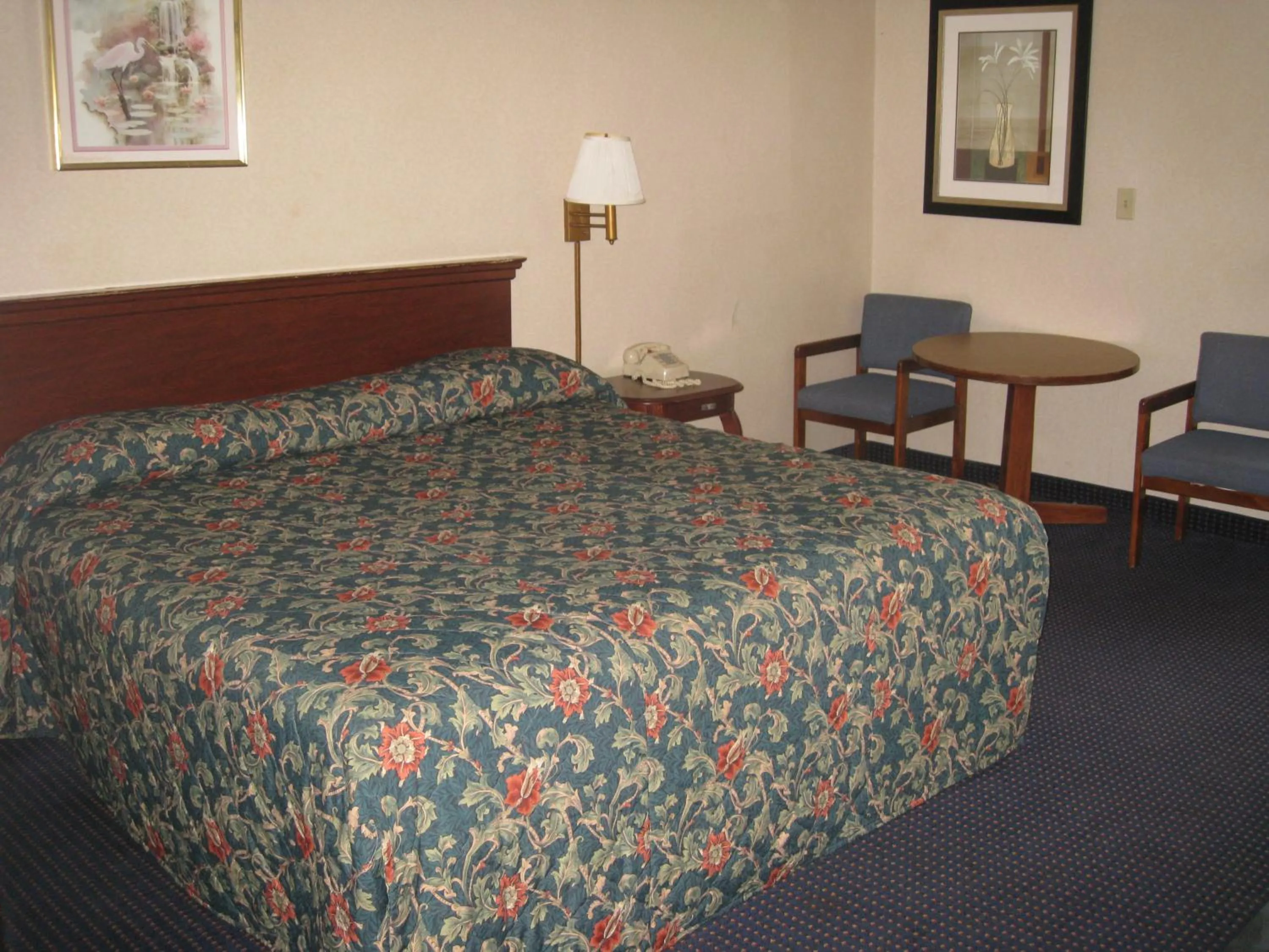 Photo of the whole room, Bed in Budget Inn Temple Hills
