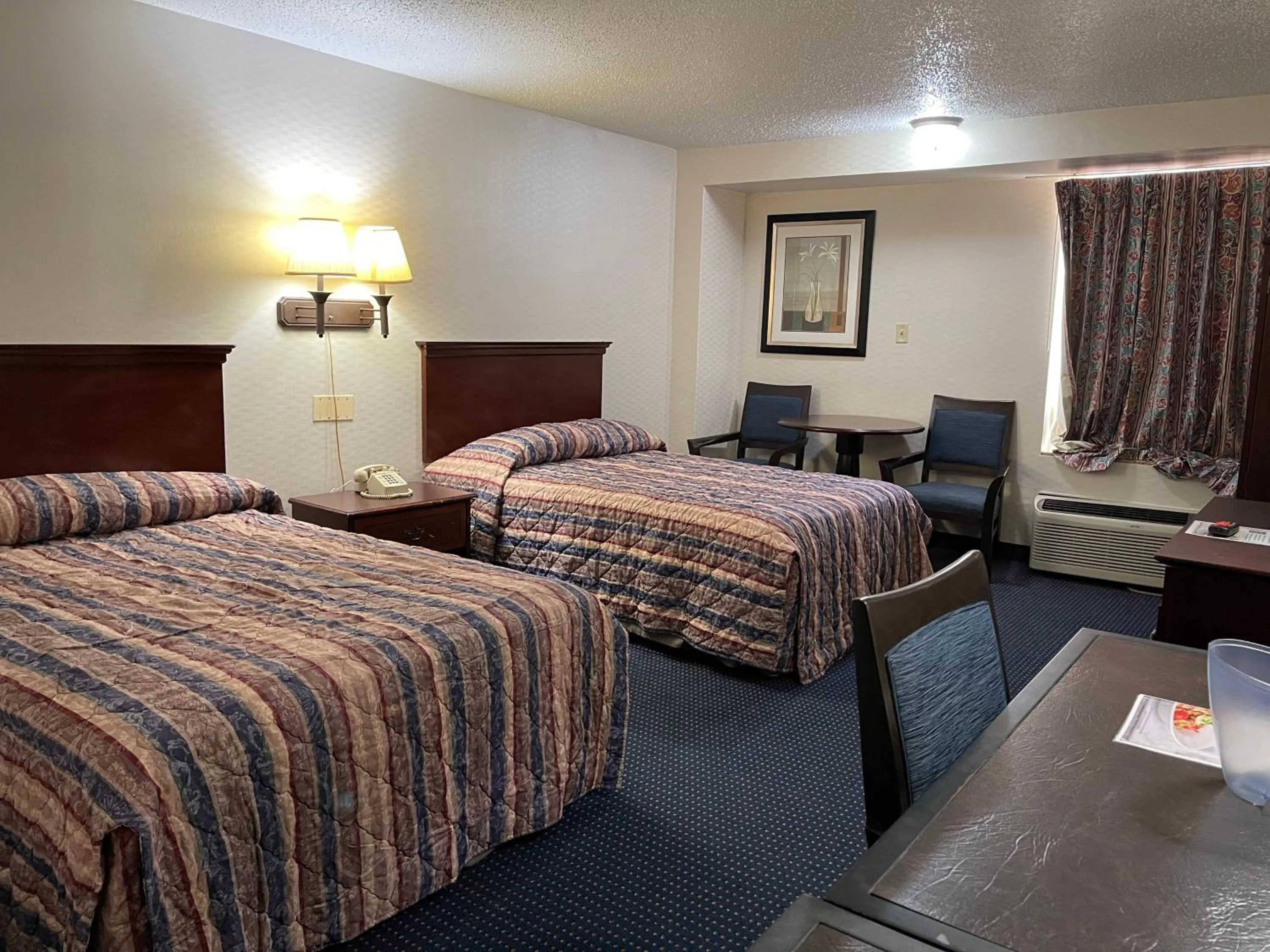 Photo of the whole room, Bed in Budget Inn Temple Hills