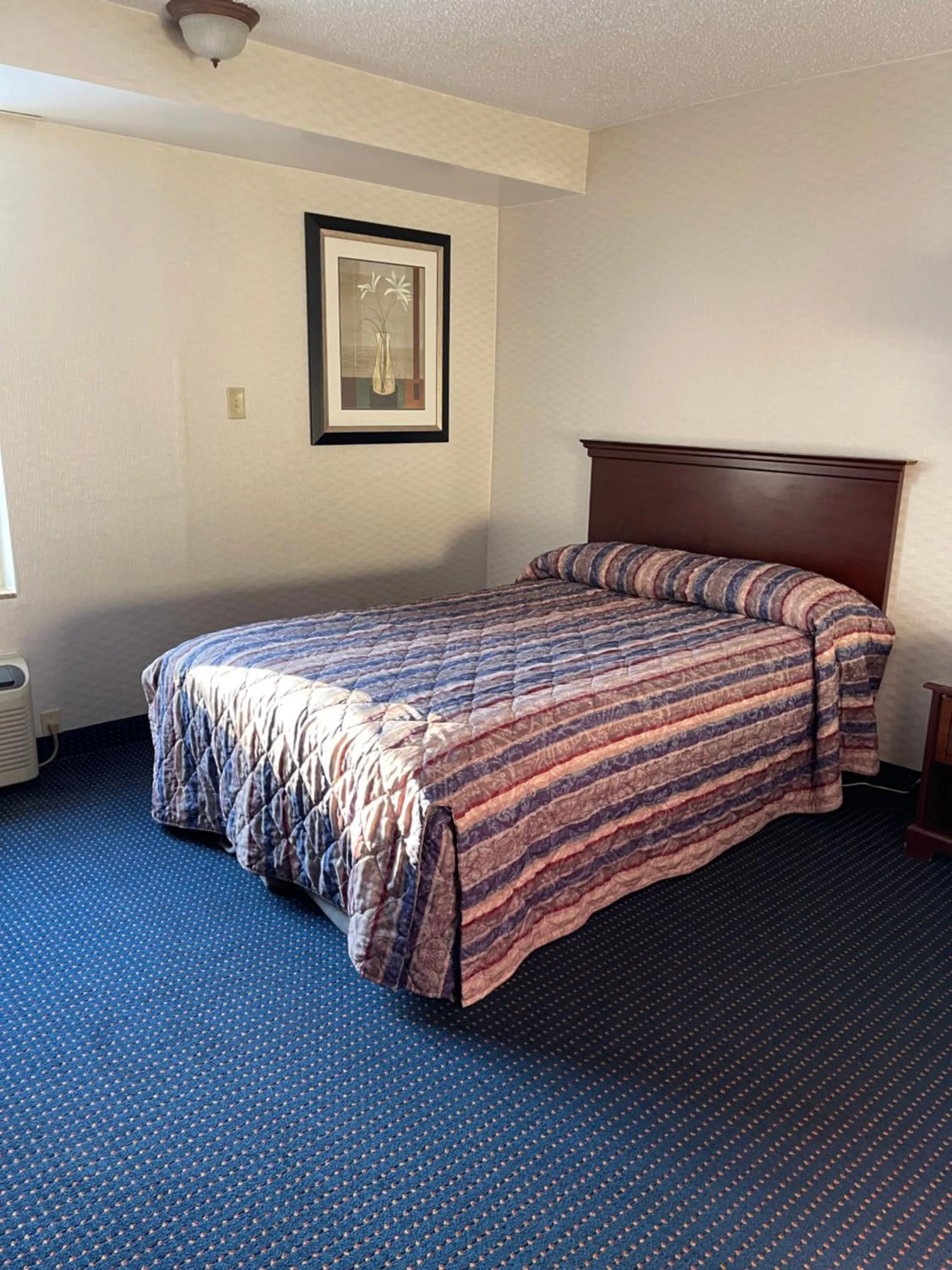 Bedroom, Bed in Budget Inn Temple Hills