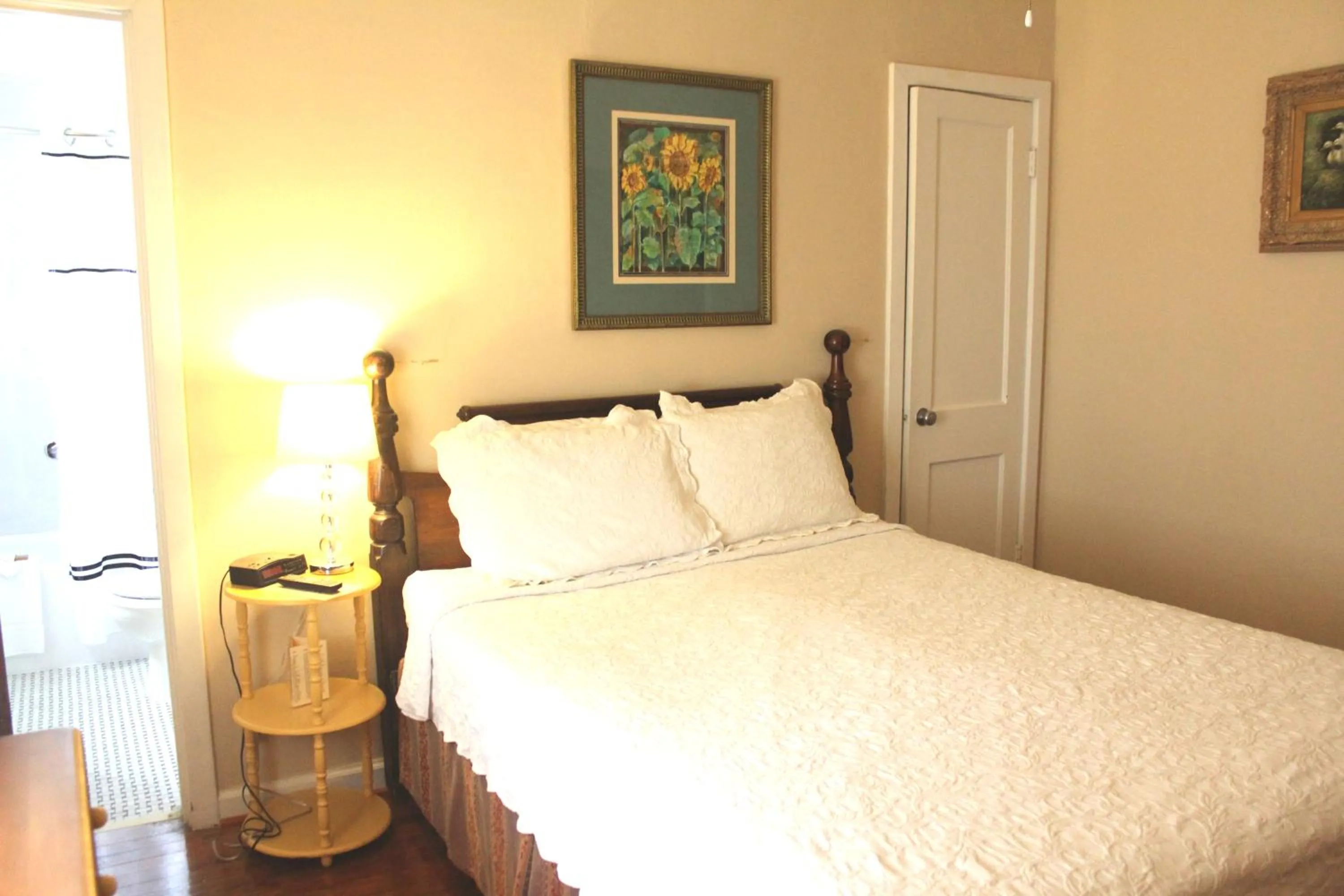 Bed in The Inn On Third