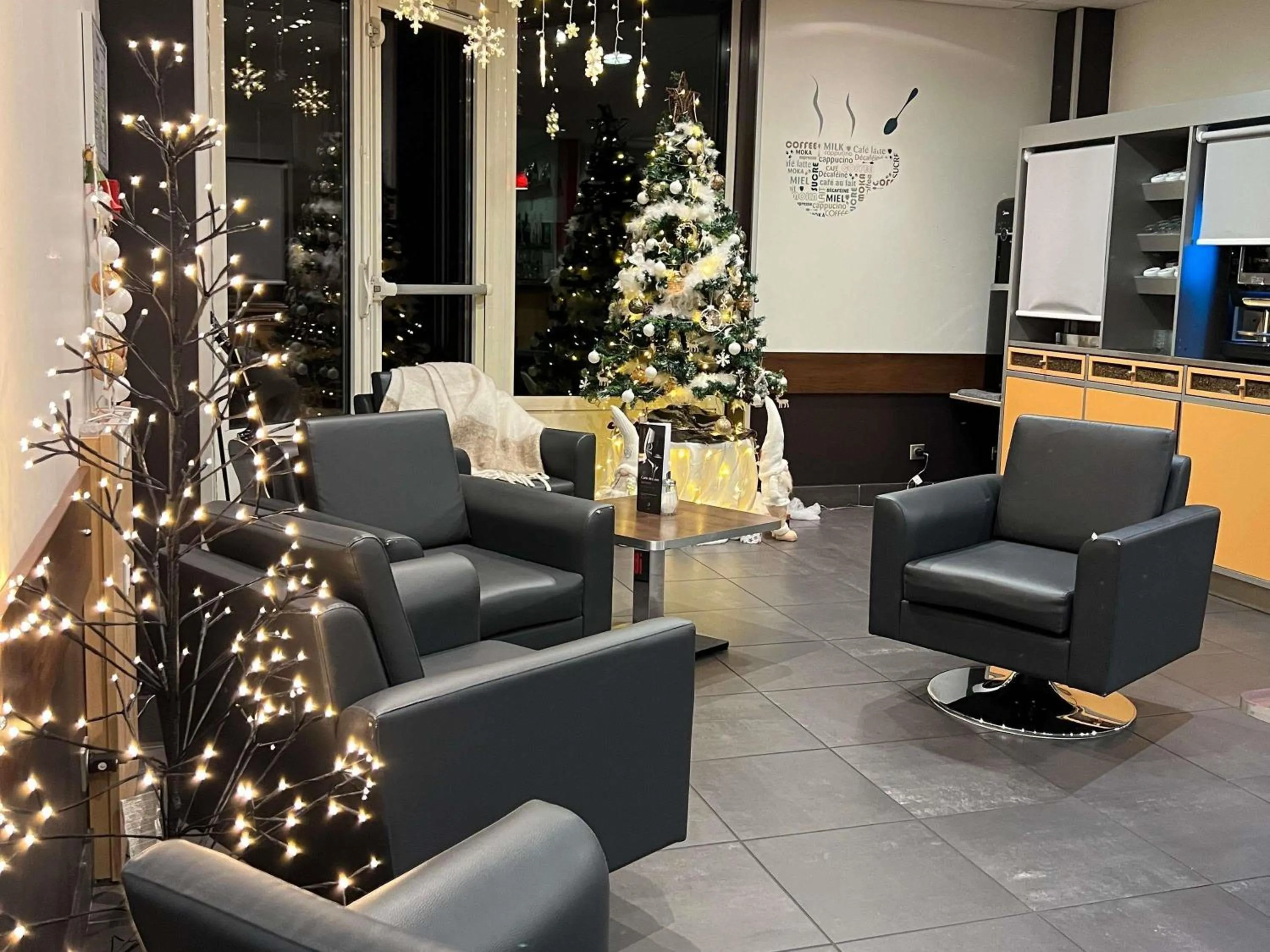 Lounge or bar in IBIS Lyon Sud Chasse Sur Rhône