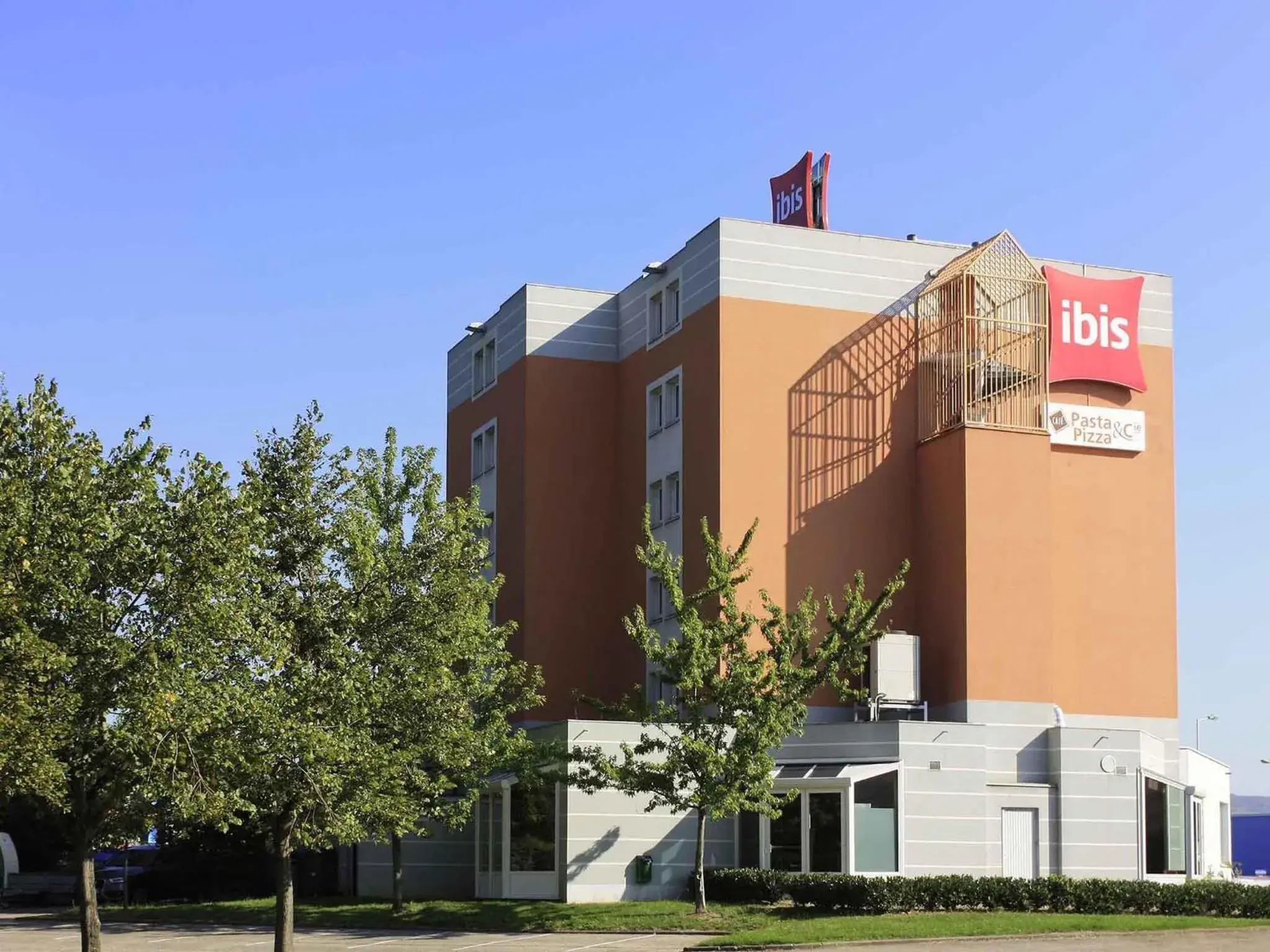 Property building in IBIS Lyon Sud Chasse Sur Rhône Property building in IBIS Lyon Sud Chasse Sur Rhône