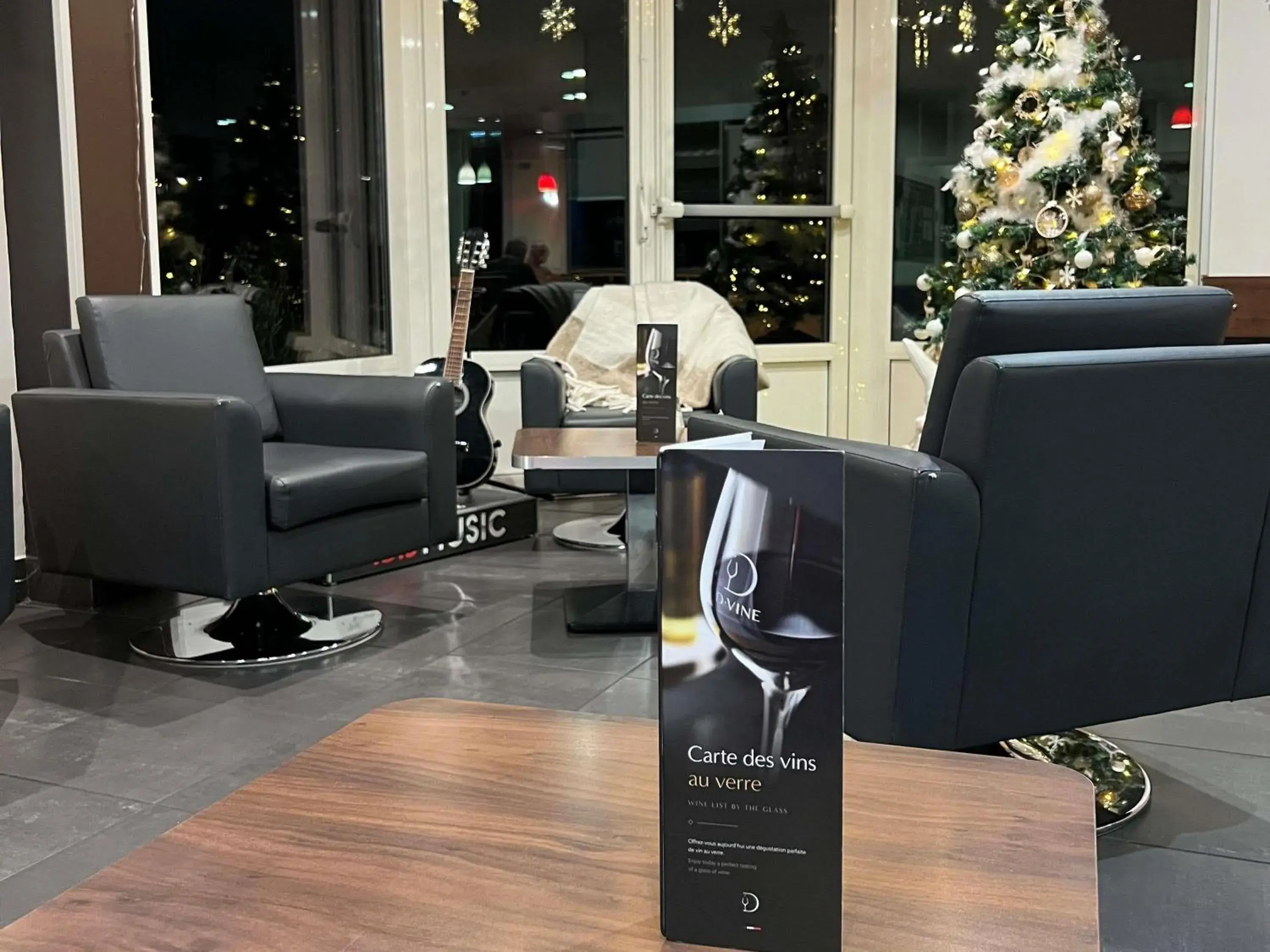 Lounge or bar in IBIS Lyon Sud Chasse Sur Rhône Lounge or bar in IBIS Lyon Sud Chasse Sur Rhône