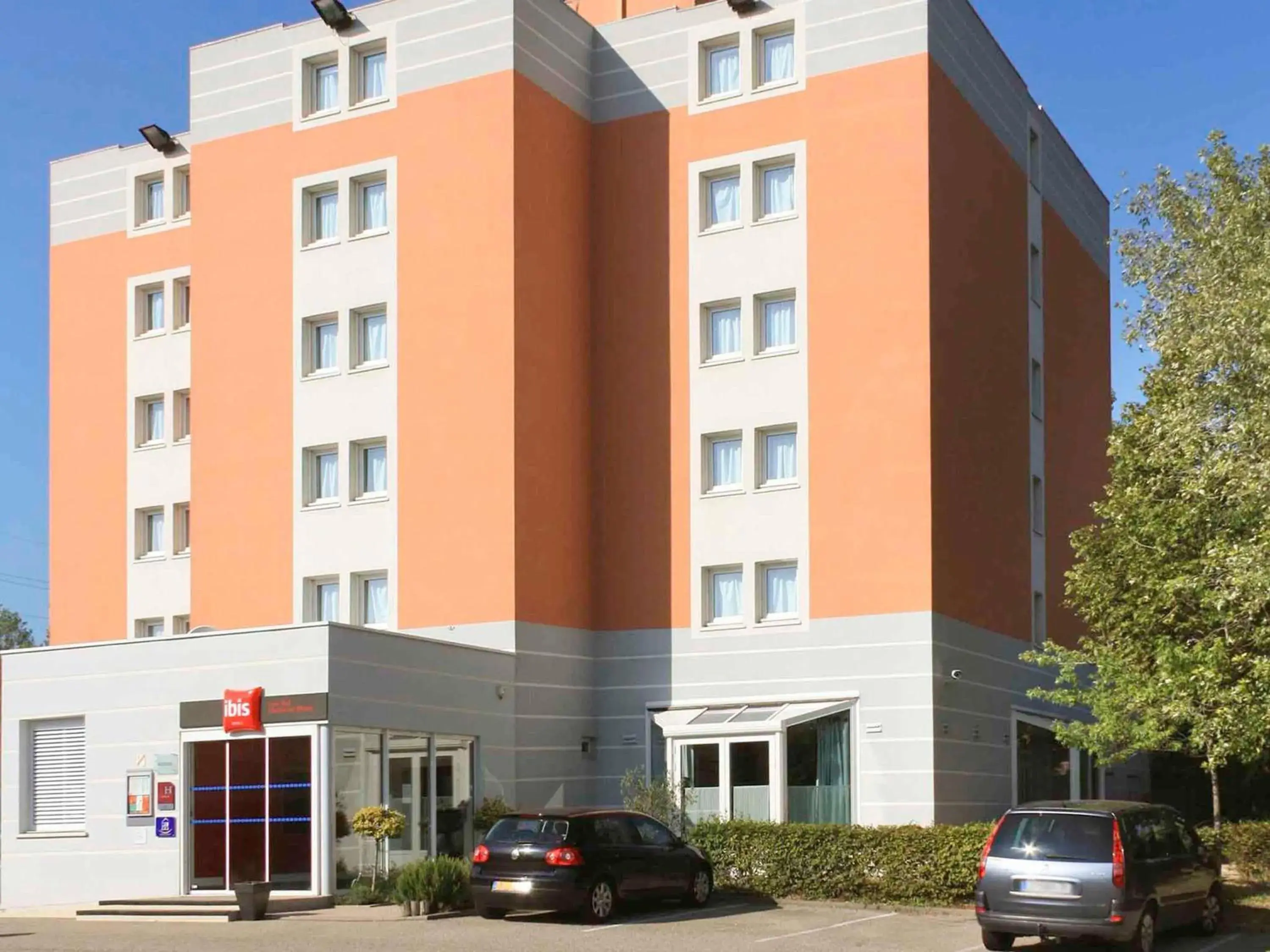 Property building in IBIS Lyon Sud Chasse Sur Rhône Property building in IBIS Lyon Sud Chasse Sur Rhône