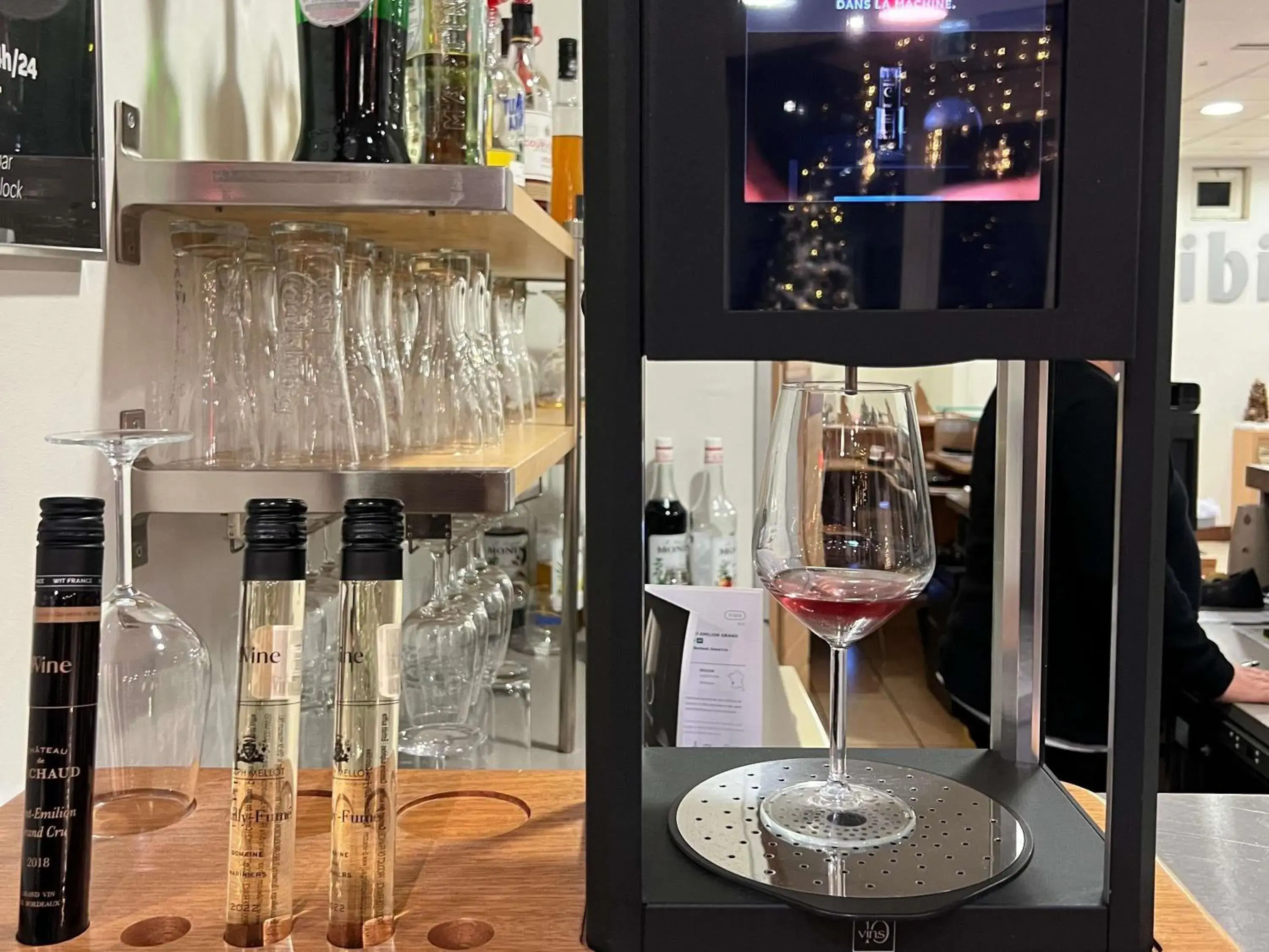 Lounge or bar in IBIS Lyon Sud Chasse Sur Rhône Lounge or bar in IBIS Lyon Sud Chasse Sur Rhône