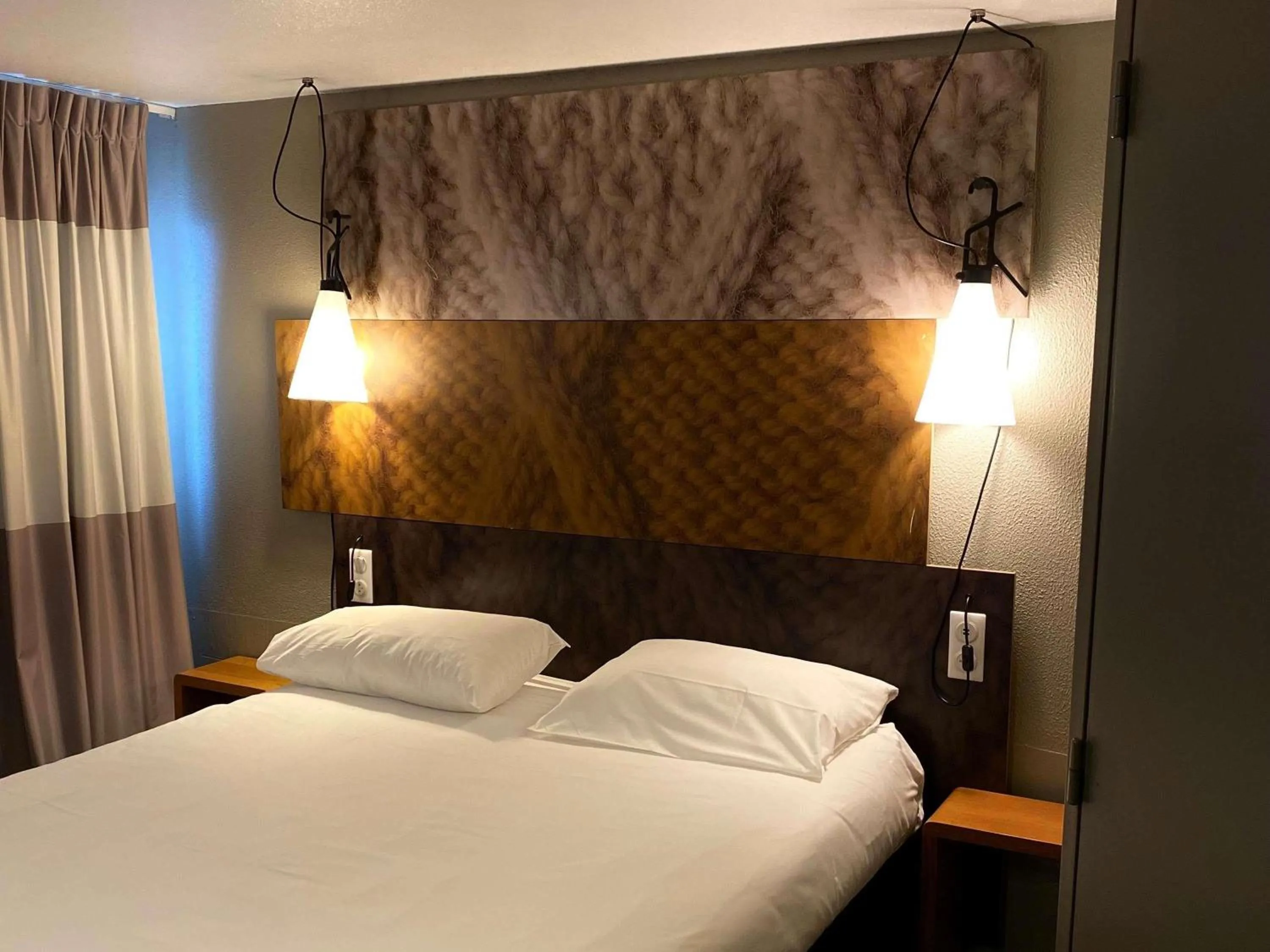 Bedroom, Bed in IBIS Lyon Sud Chasse Sur Rhône