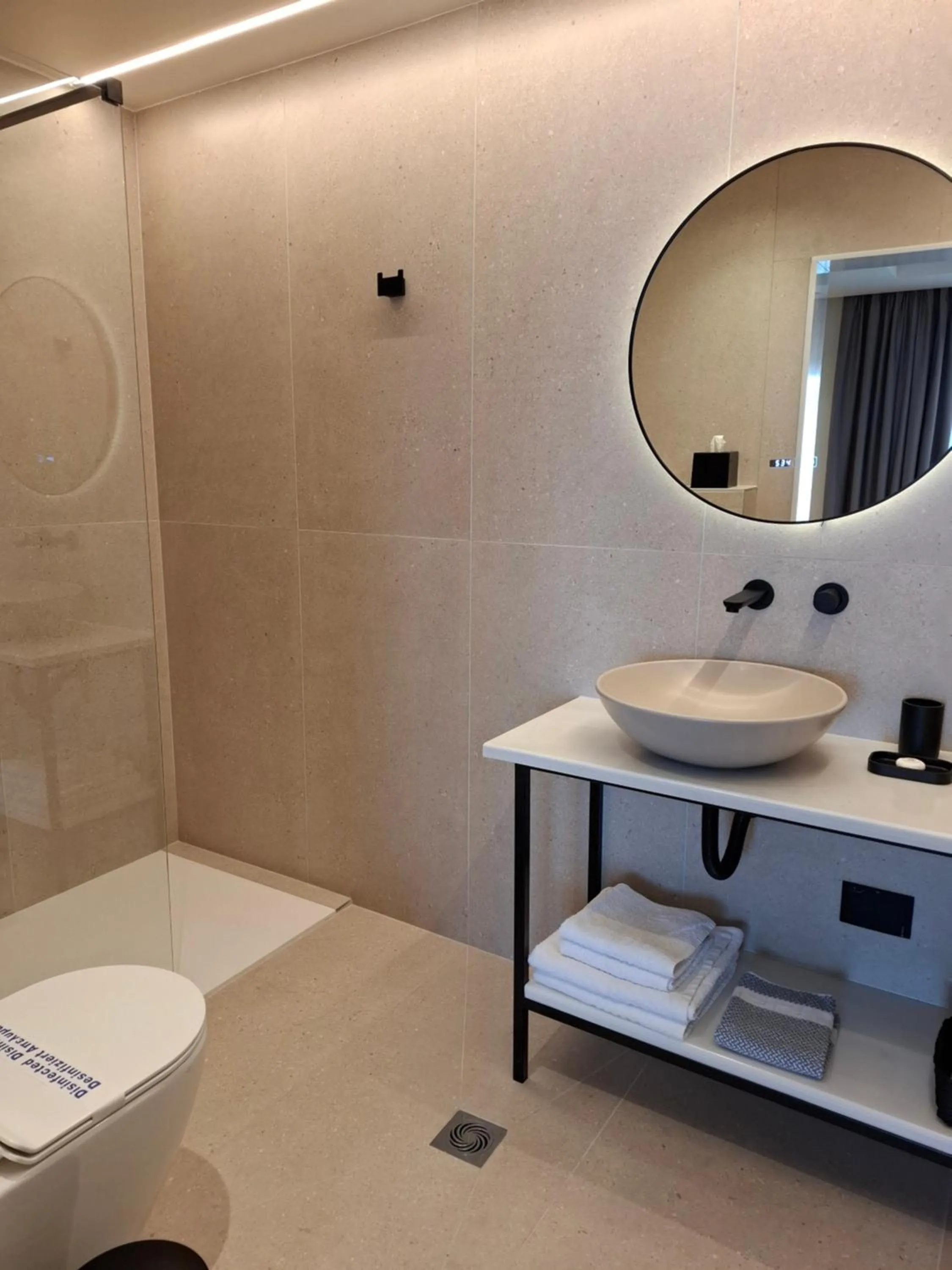 Bathroom in Hotel Avra