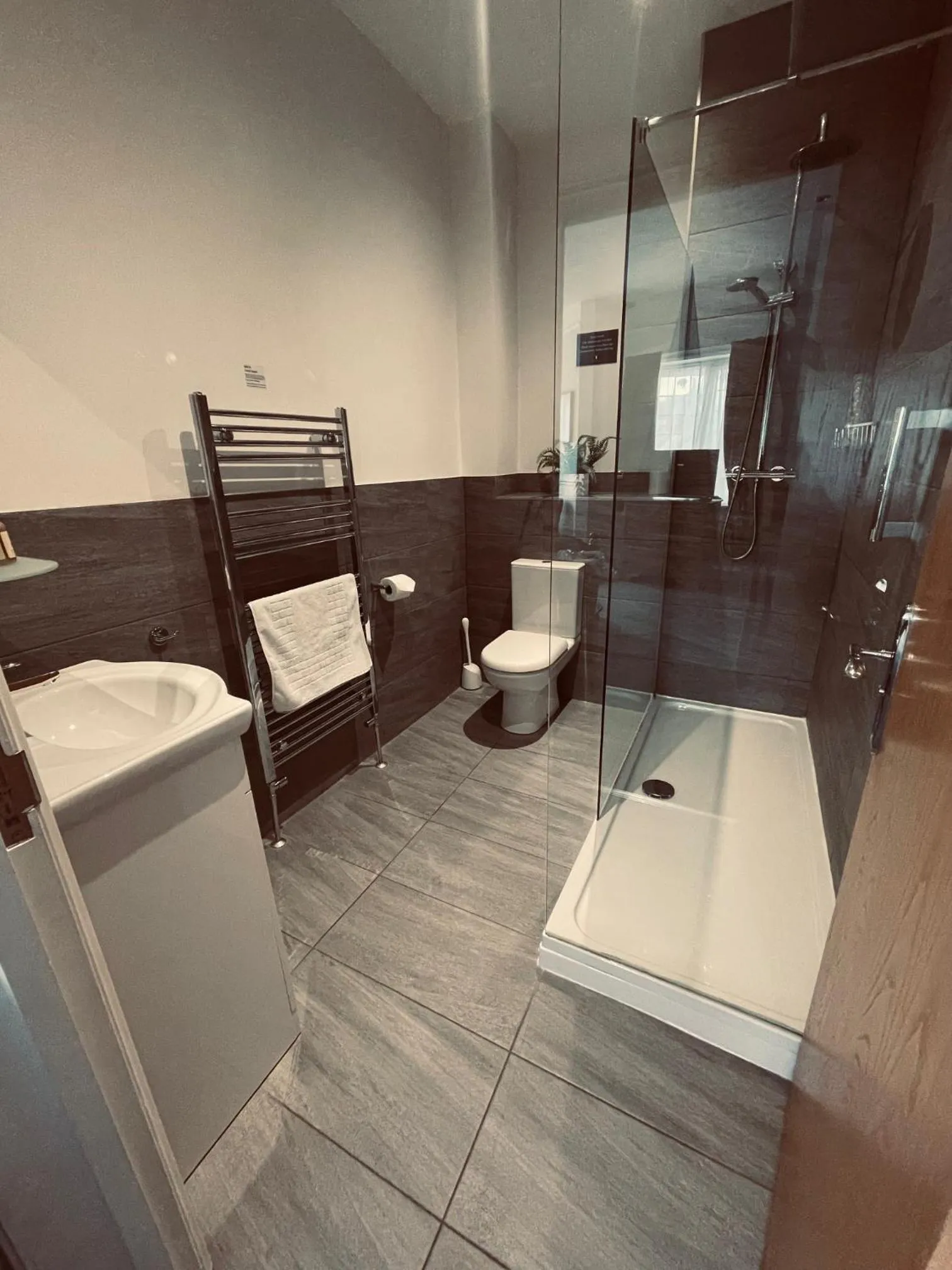 Bathroom, Bed in The Stag Hotel, Restaurant and Bar