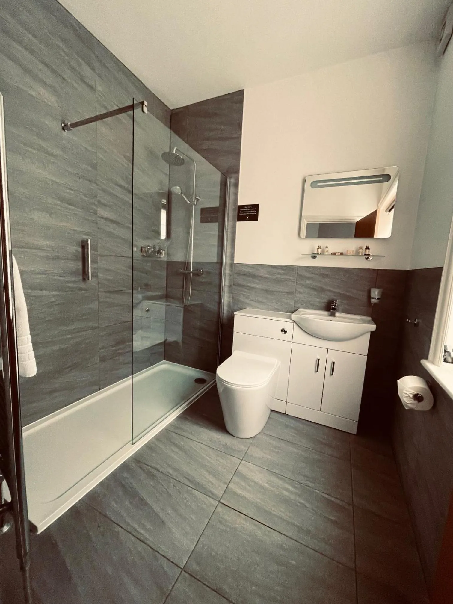 Shower in The Stag Hotel, Restaurant and Bar