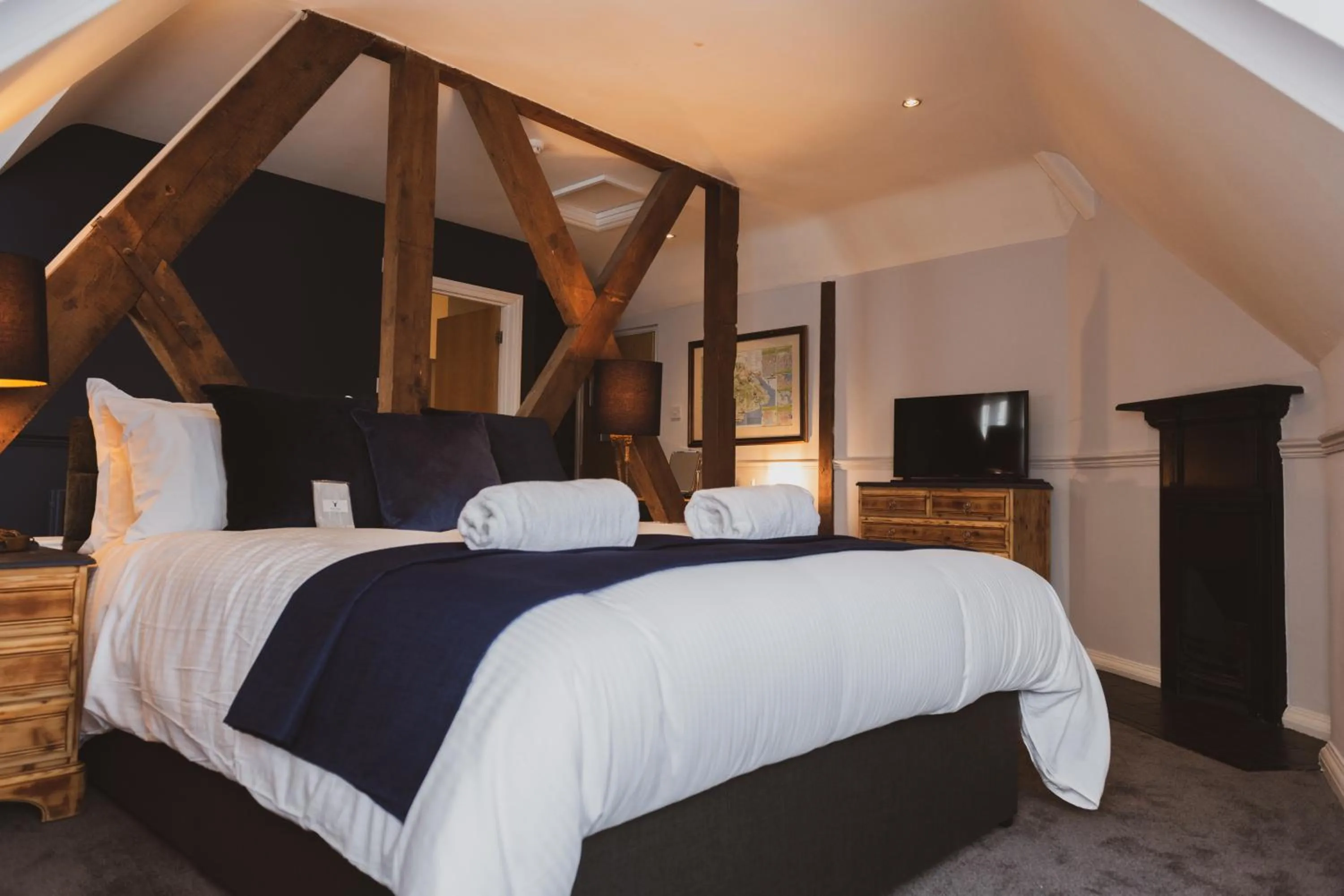 Bedroom, Bed in The Stag Hotel, Restaurant and Bar