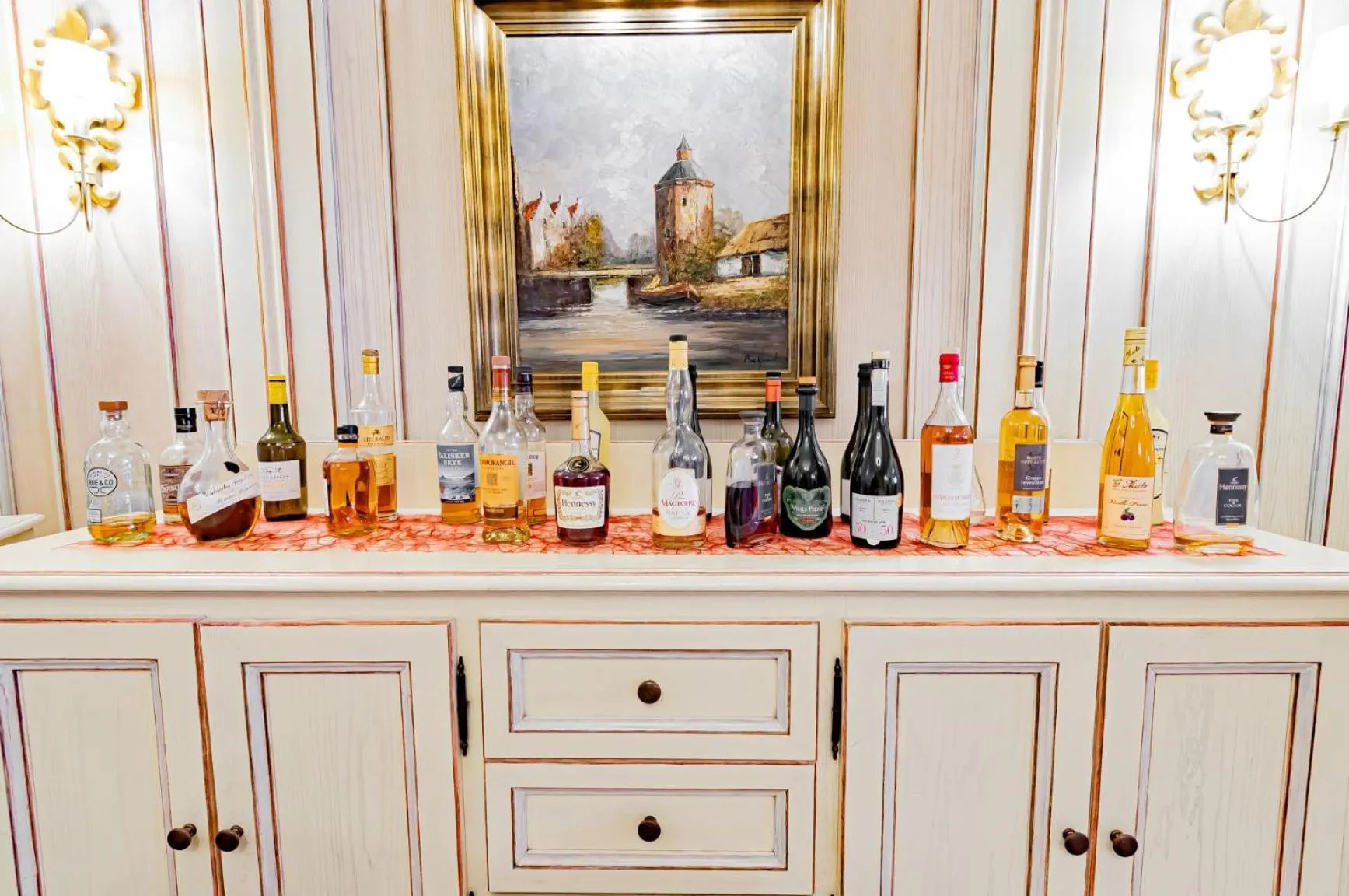 Restaurant/places to eat in Hotel Re'ser Stuff