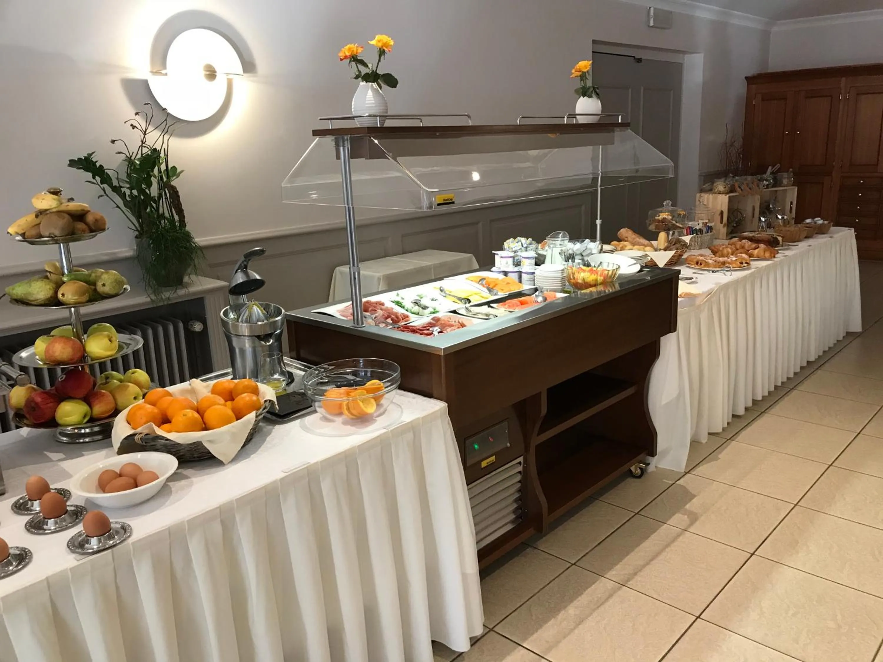 Food and drinks in Hotel Re'ser Stuff