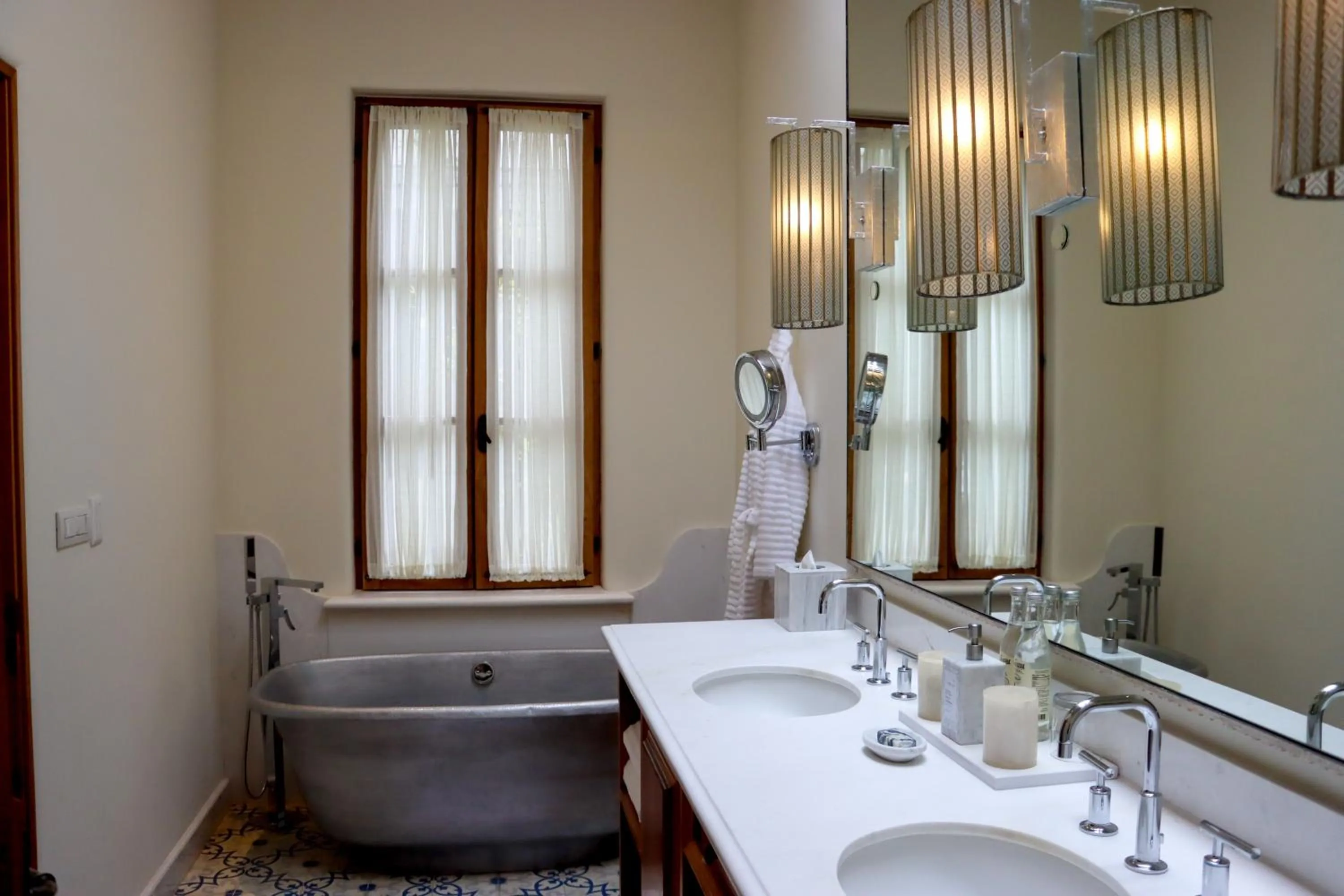 Bathroom in Hotel Casa Blanca 7