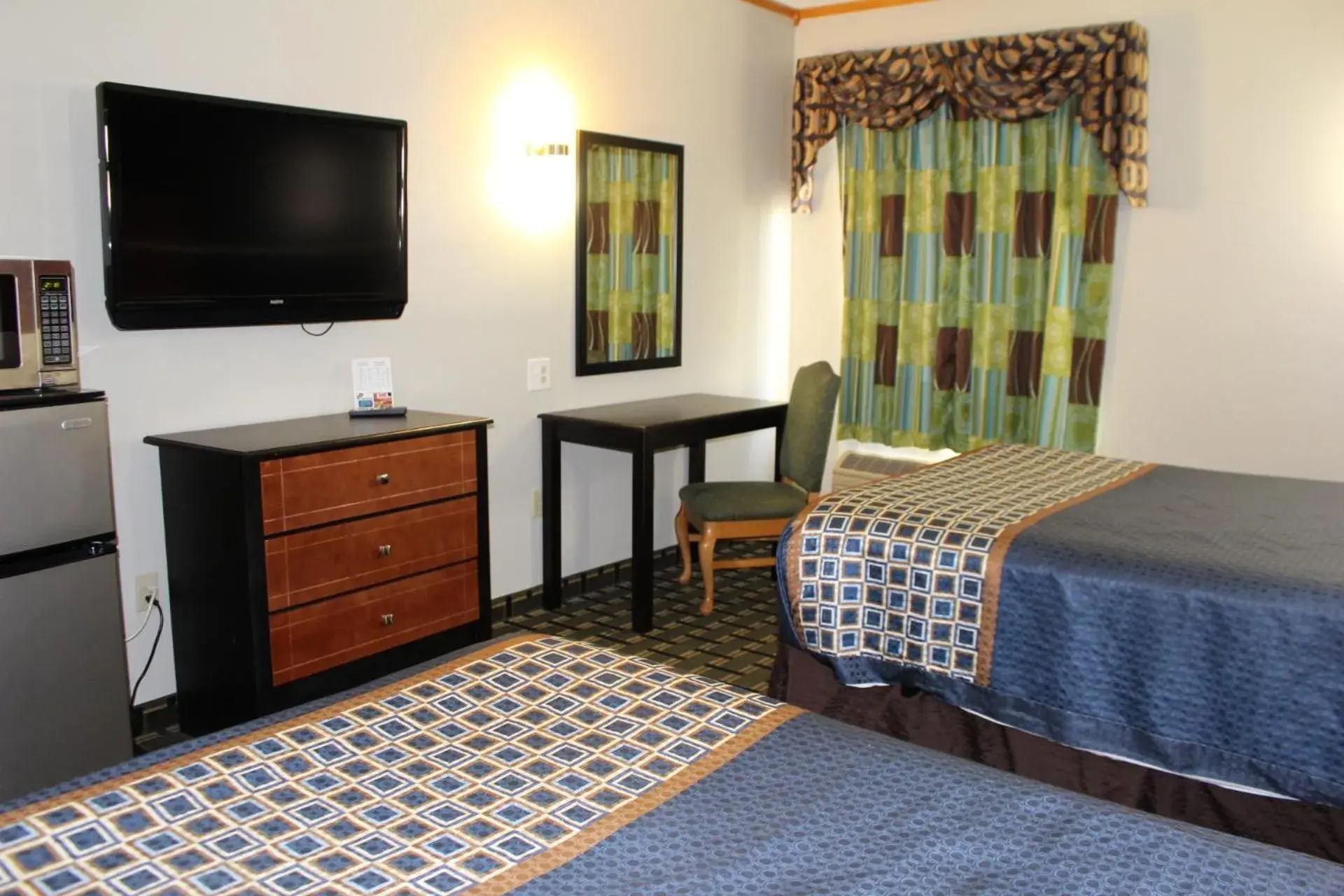 TV and multimedia, Bed in Home Gate Inn & Suites TV and multimedia, Bed in Home Gate Inn & Suites