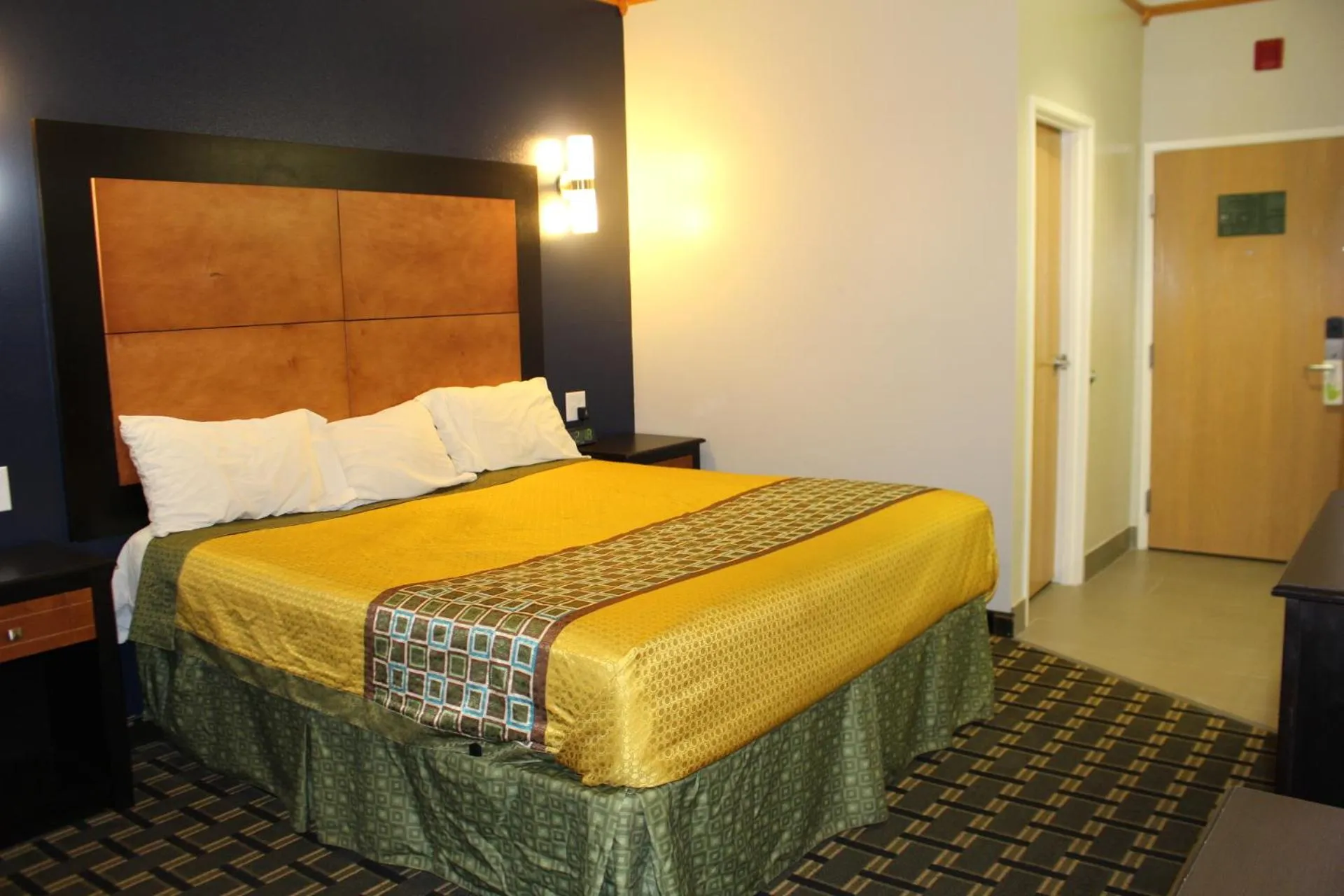 Bedroom, Bed in Home Gate Inn & Suites